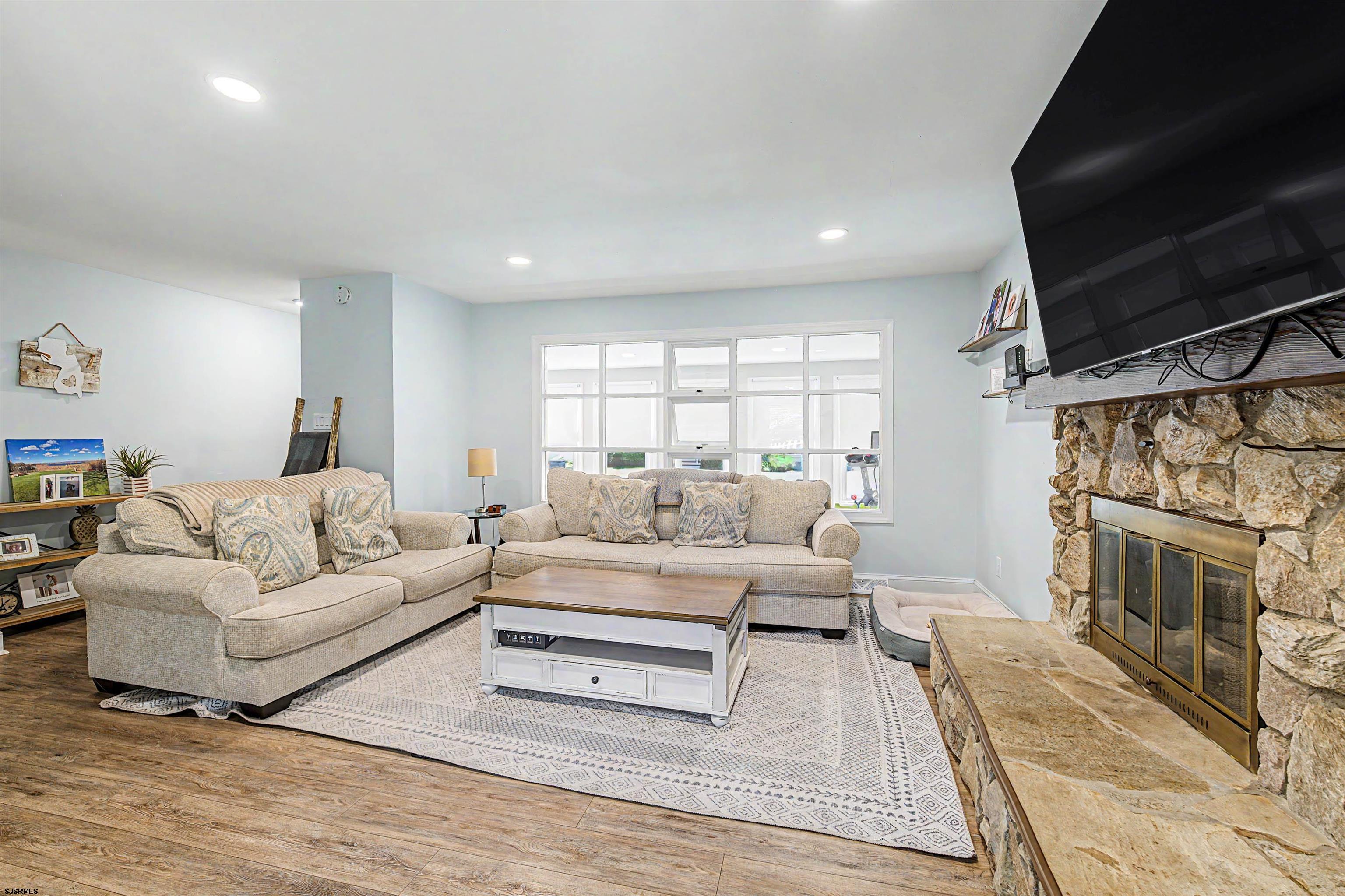 202 Helena Dr