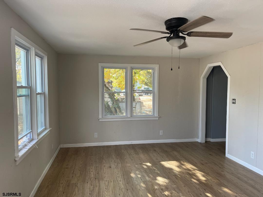 Penns Grove Borough, New Jersey 08069, United States, 4 Bedrooms Bedrooms, ,1 BathroomBathrooms,Residential,Pending,26332