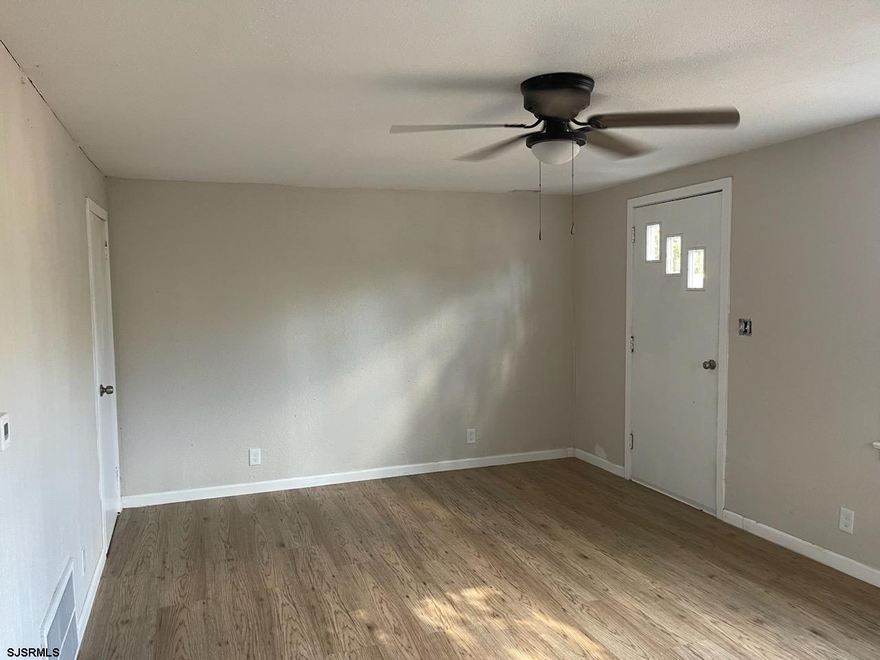 Penns Grove Borough, New Jersey 08069, United States, 4 Bedrooms Bedrooms, ,1 BathroomBathrooms,Residential,Pending,26332