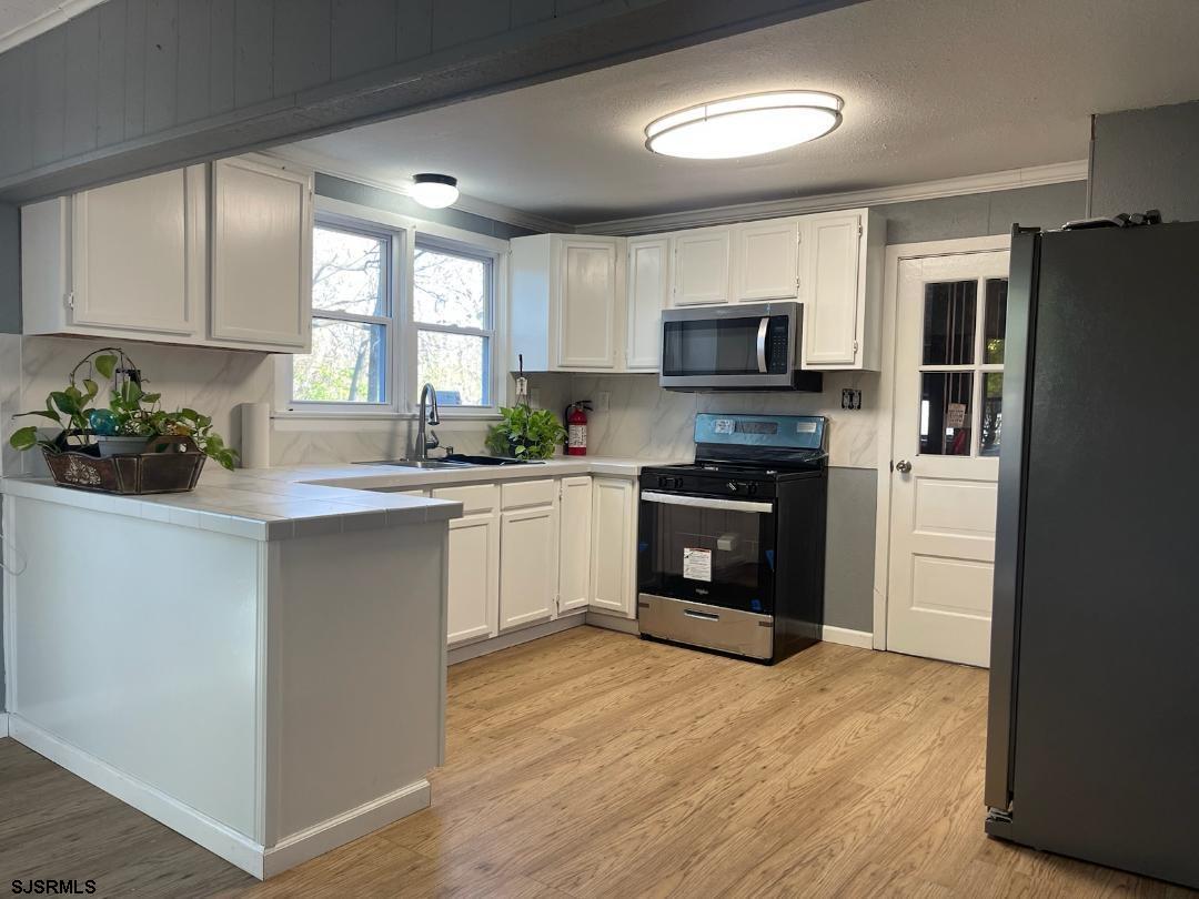 Penns Grove Borough, New Jersey 08069, United States, 4 Bedrooms Bedrooms, ,1 BathroomBathrooms,Residential,Pending,26332