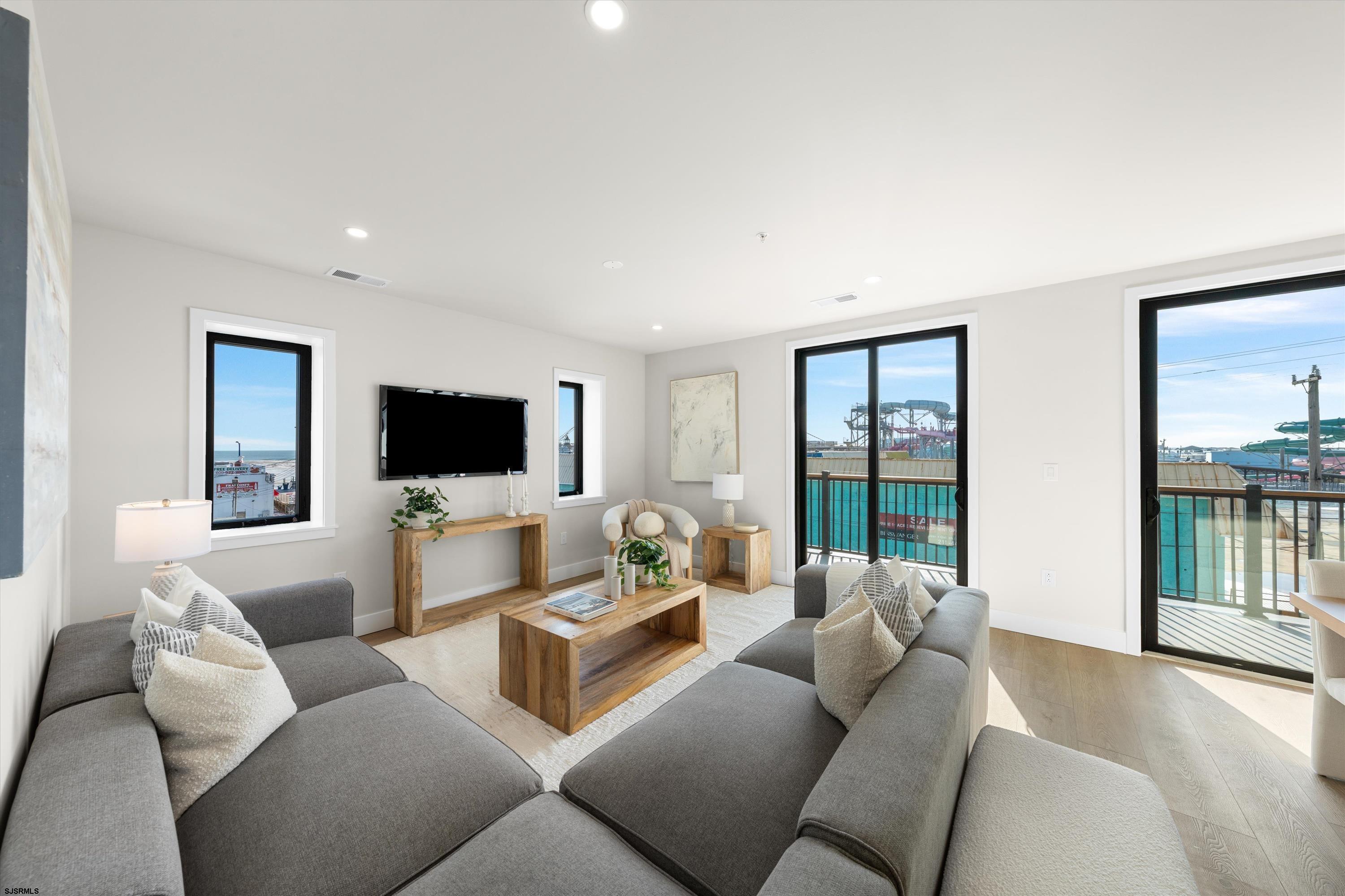 323 E Oak 201