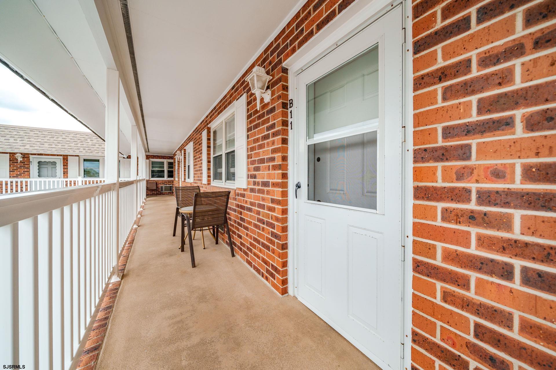 21 S Monroe B11
