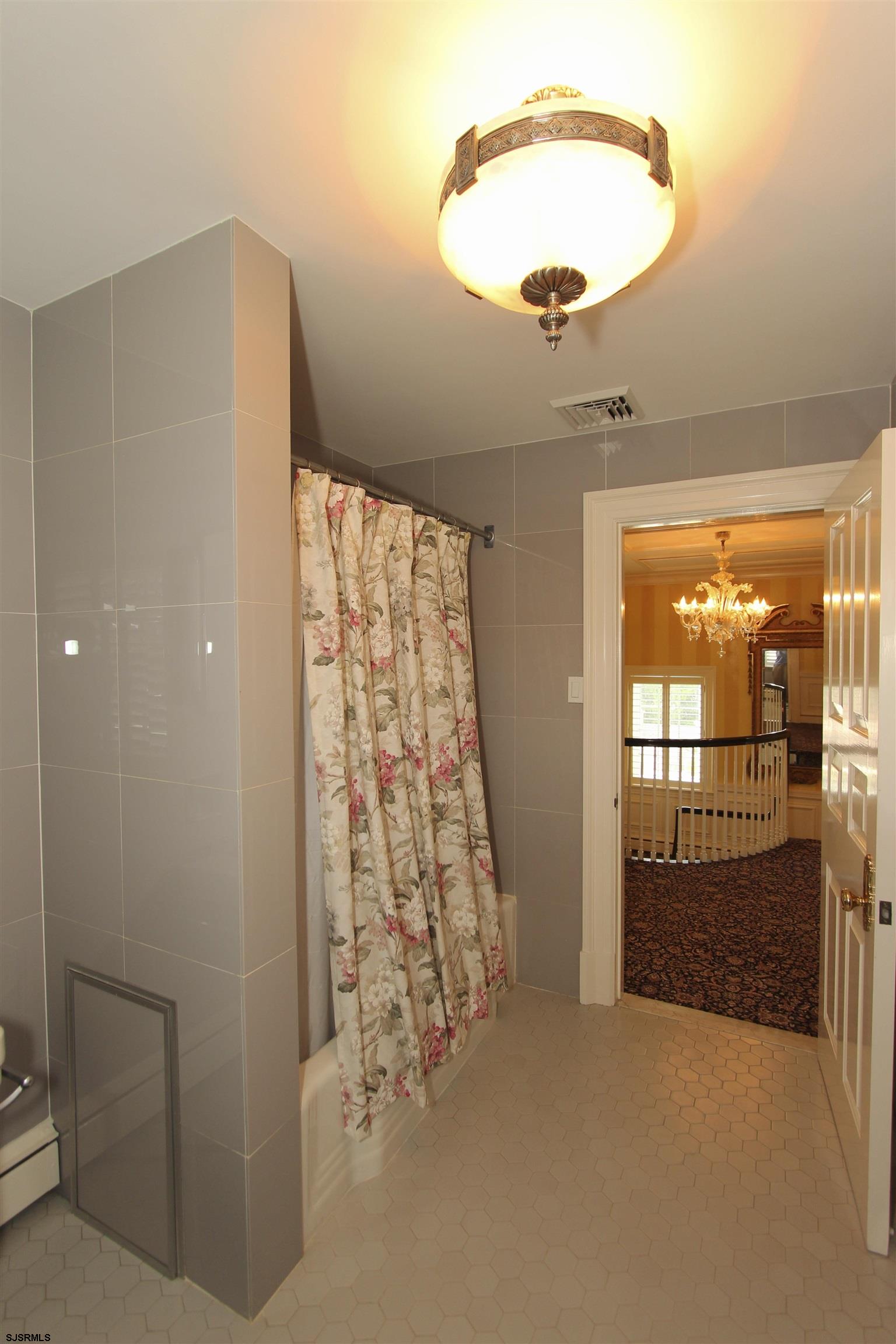 Ventnor, New Jersey 08406, United States, 5 Bedrooms Bedrooms, ,5 BathroomsBathrooms,Residential,Active,119379