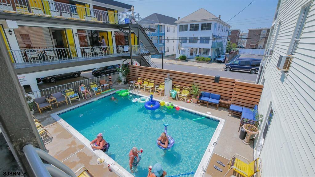 313 E Glenwood 206