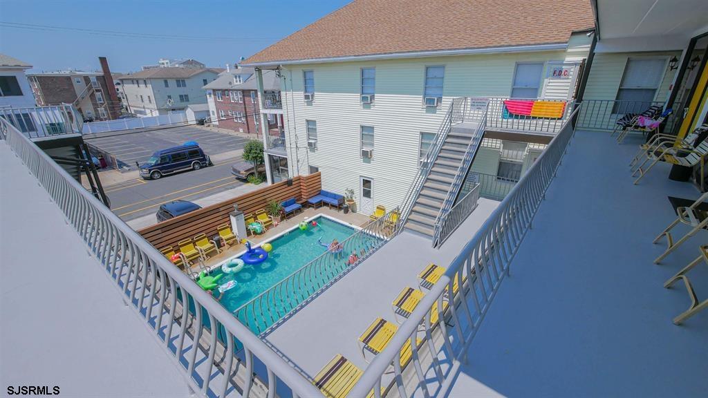 313 E Glenwood 206