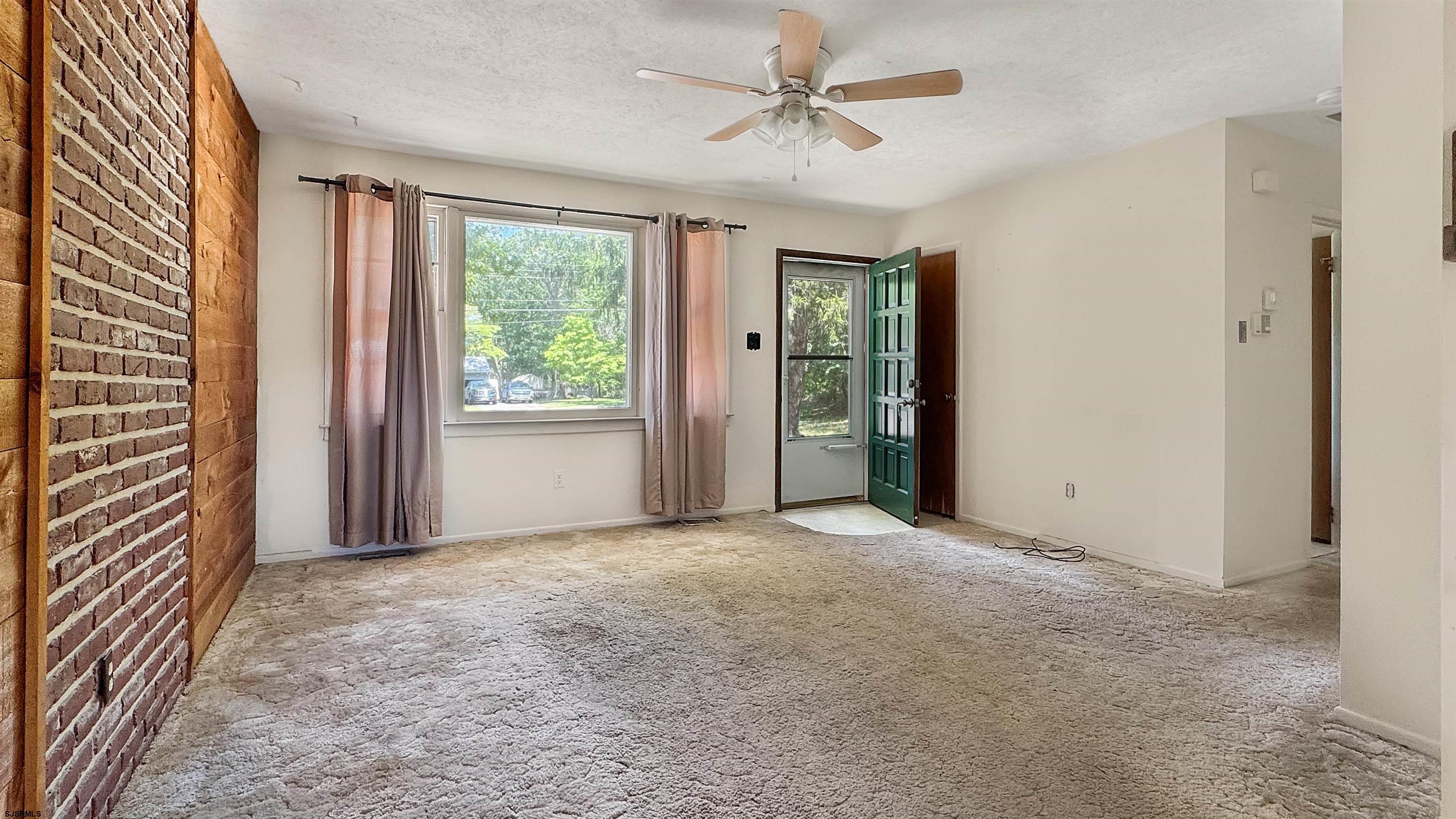 310 Sandy Ln