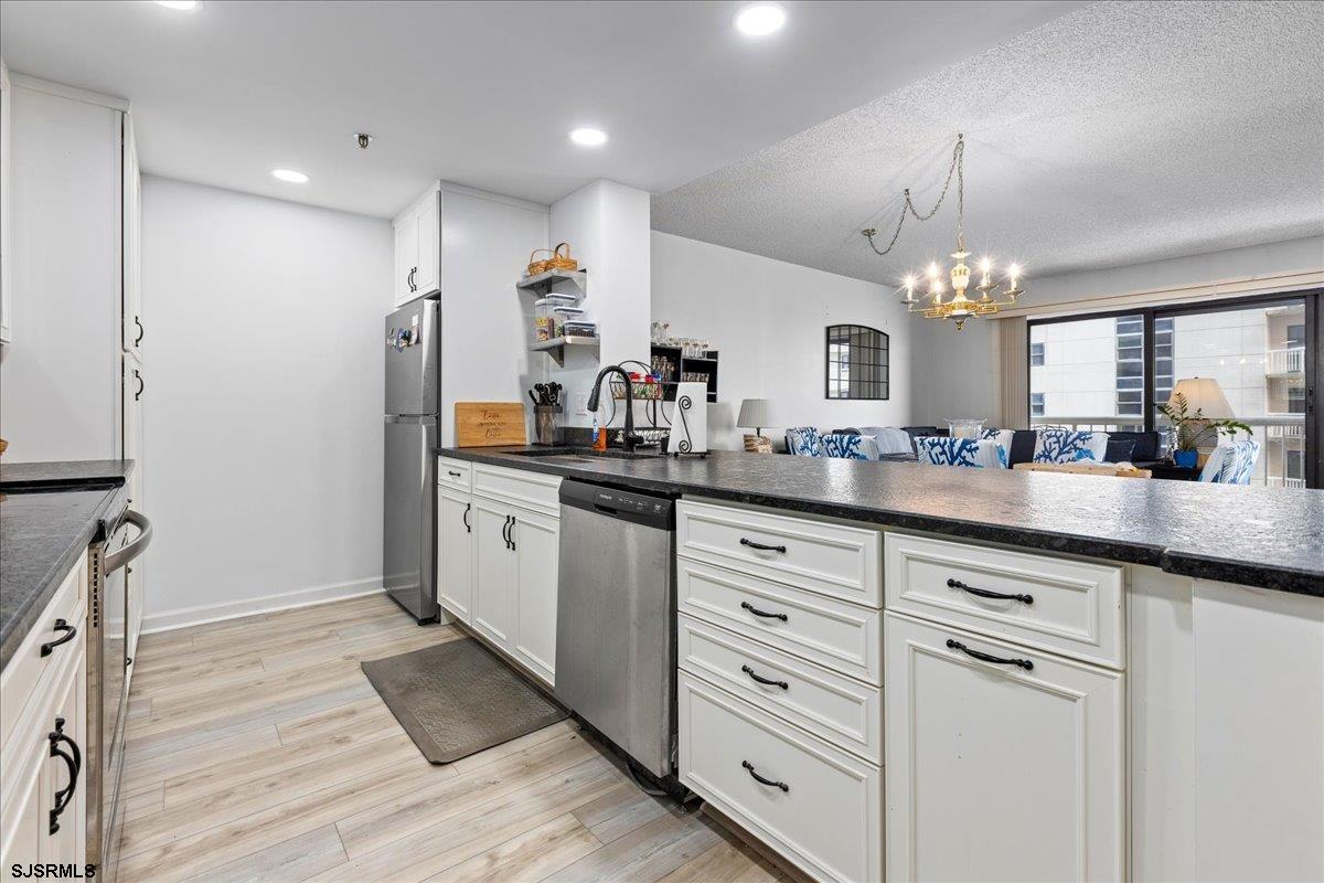 Atlantic City, New Jersey 08401, United States, 2 Bedrooms Bedrooms, ,2 BathroomsBathrooms,Residential,Pending,29212