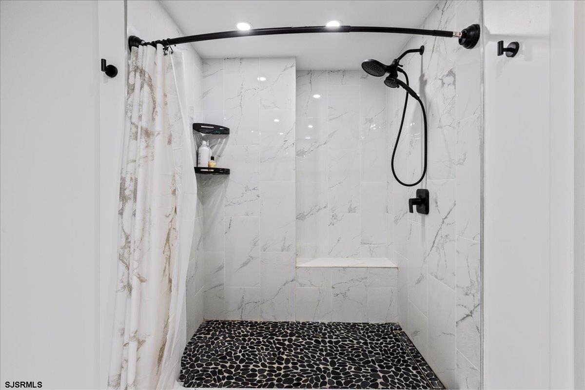 Atlantic City, New Jersey 08401, United States, 2 Bedrooms Bedrooms, ,2 BathroomsBathrooms,Residential,Pending,29212