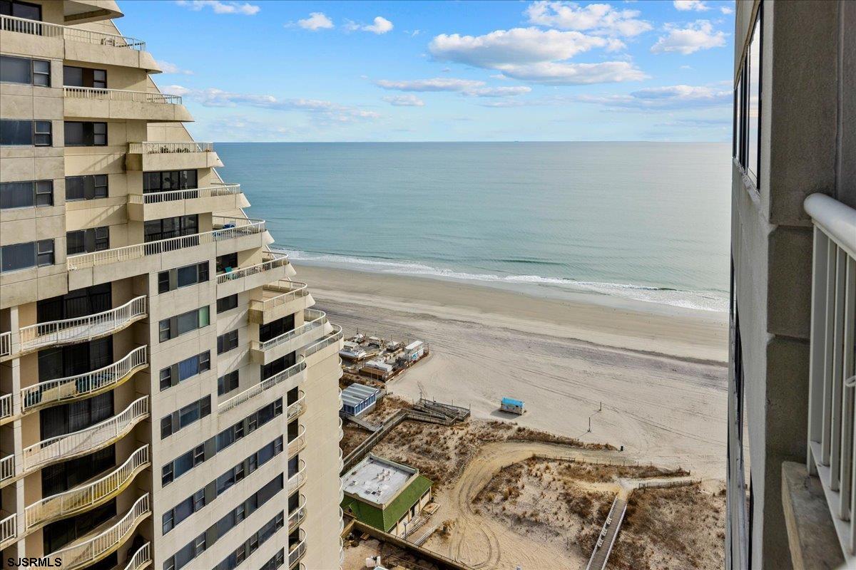 Atlantic City, New Jersey 08401, United States, 2 Bedrooms Bedrooms, ,2 BathroomsBathrooms,Residential,Pending,29212
