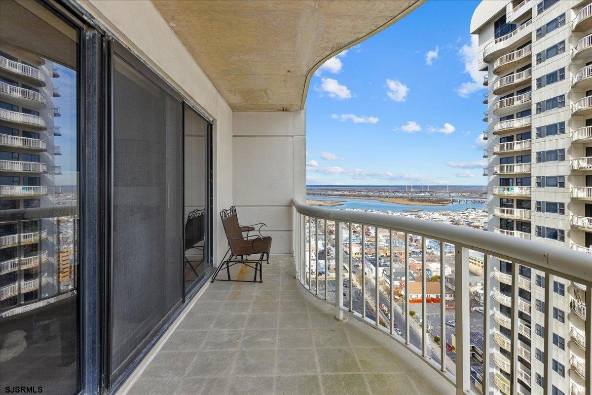 Atlantic City, New Jersey 08401, United States, 2 Bedrooms Bedrooms, ,2 BathroomsBathrooms,Residential,Pending,29212