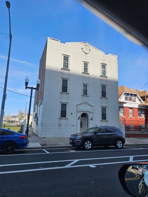 Apartment For Rent - 307 Atlantic Ave<br/> Atlantic City, NJ 08401