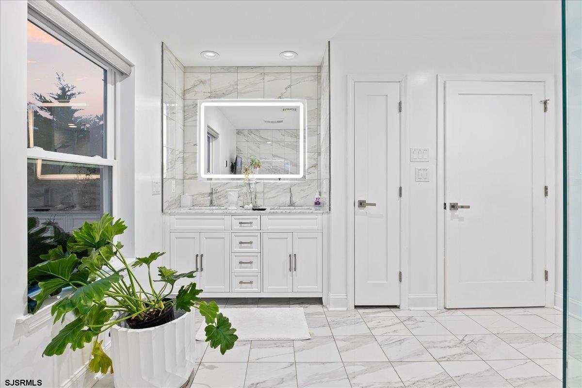 Ventnor, New Jersey 08406, United States, 6 Bedrooms Bedrooms, ,5 BathroomsBathrooms,Residential,Active,41466