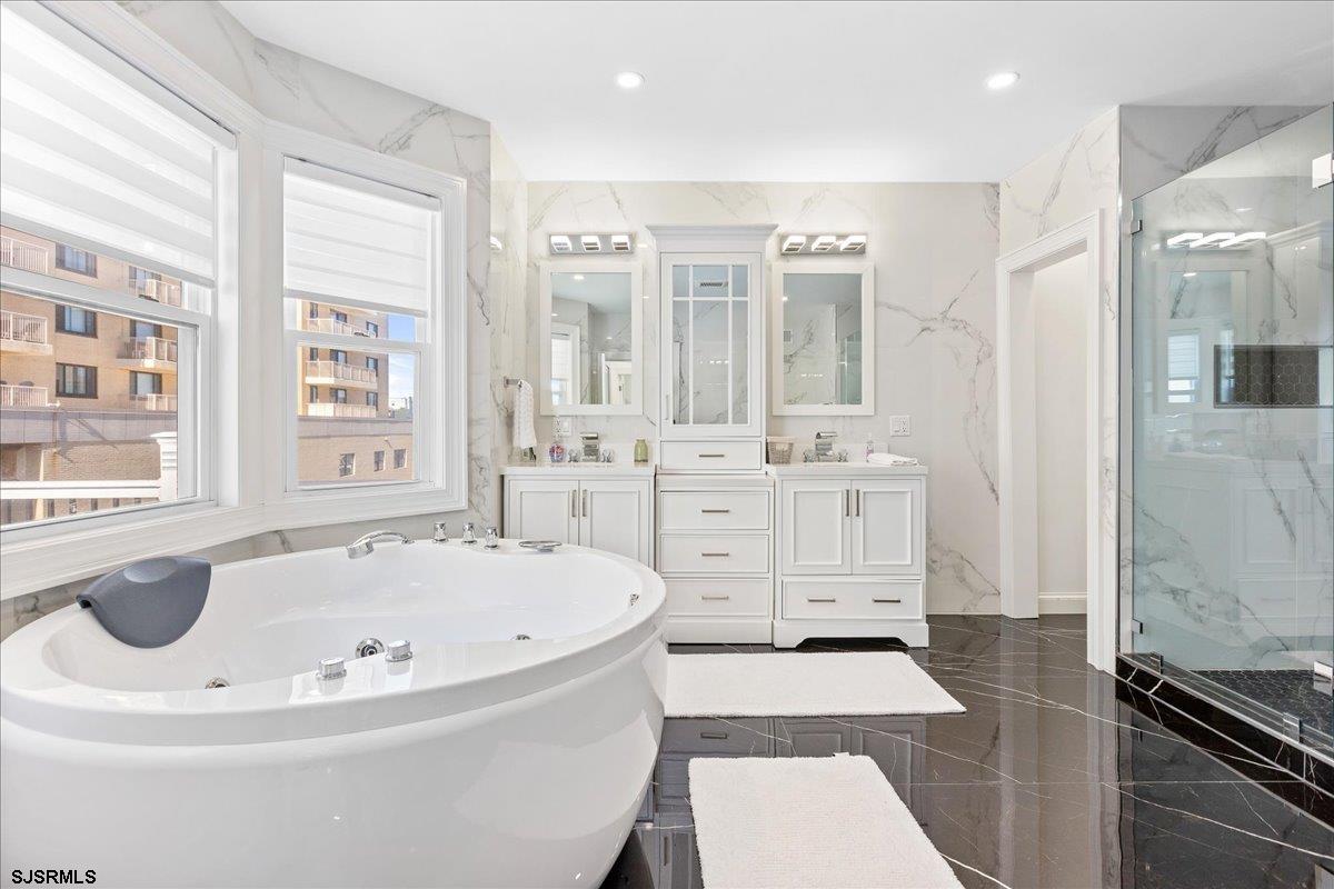 Ventnor, New Jersey 08406, United States, 7 Bedrooms Bedrooms, ,6 BathroomsBathrooms,Residential,Active,39116