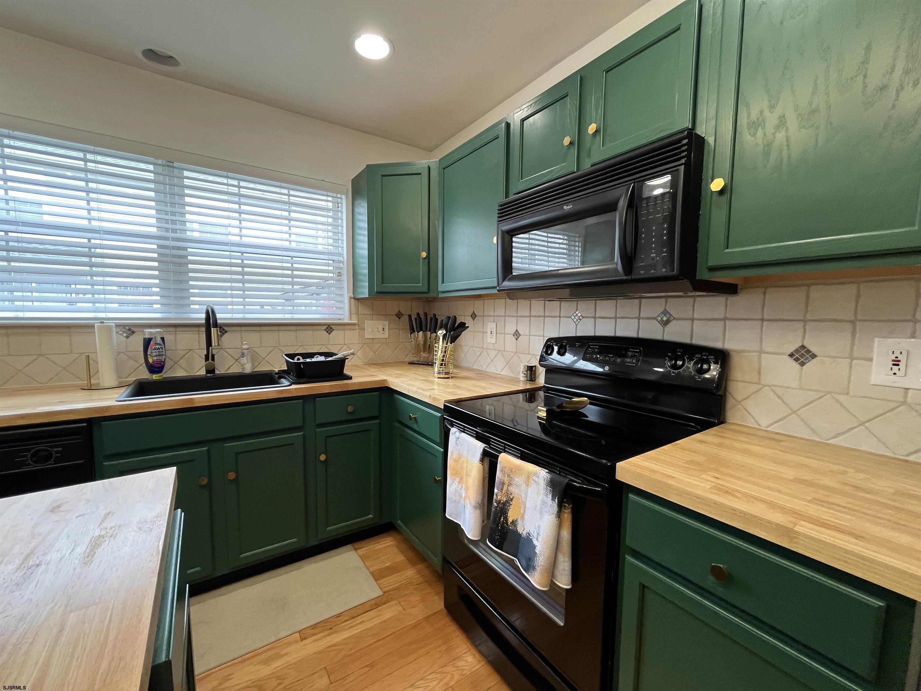 Ventnor, New Jersey 08406, United States, 3 Bedrooms Bedrooms, ,3 BathroomsBathrooms,Residential,Active,230665