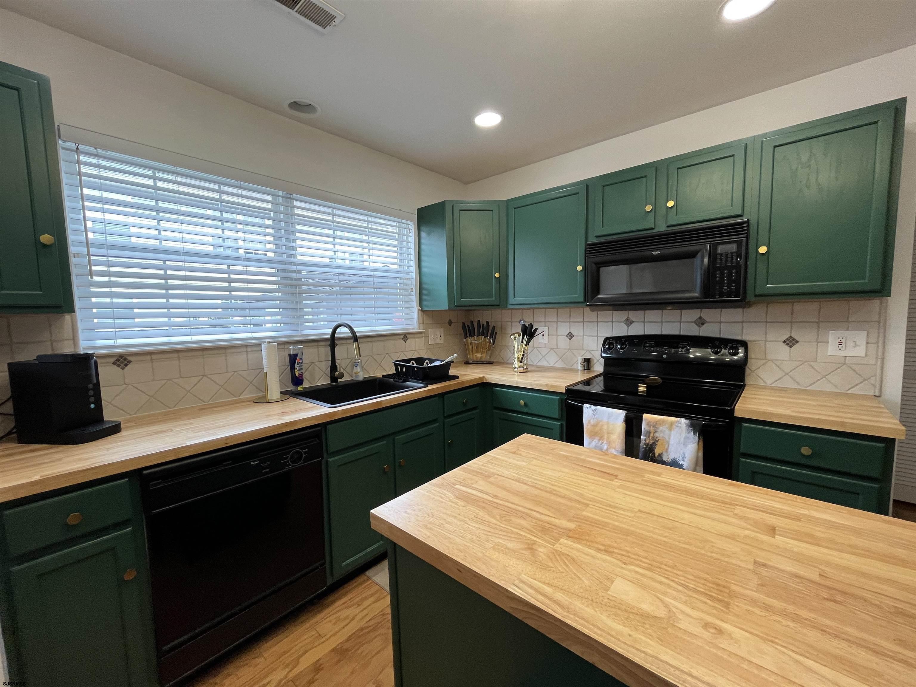 Ventnor, New Jersey 08406, United States, 3 Bedrooms Bedrooms, ,3 BathroomsBathrooms,Residential,Active,230665