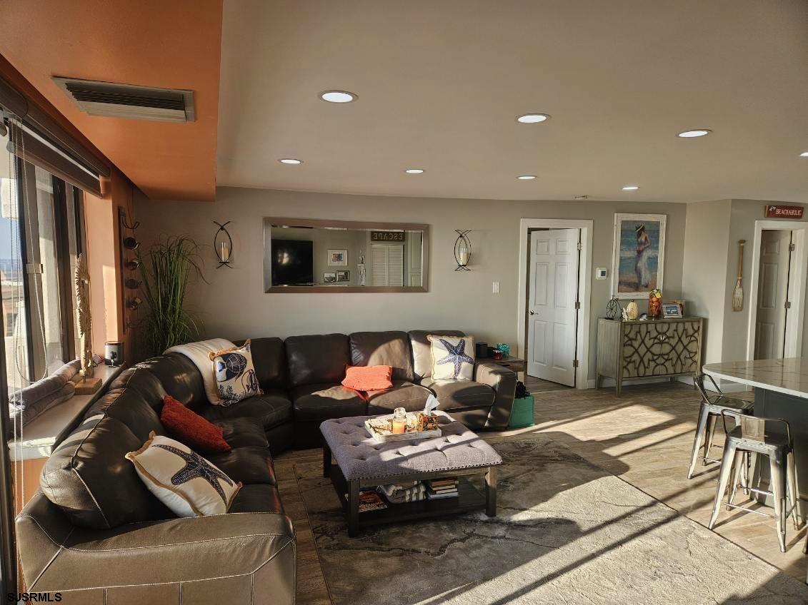 Atlantic City, New Jersey 08401, United States, 1 Bedroom Bedrooms, ,1 BathroomBathrooms,Residential,Active,252651