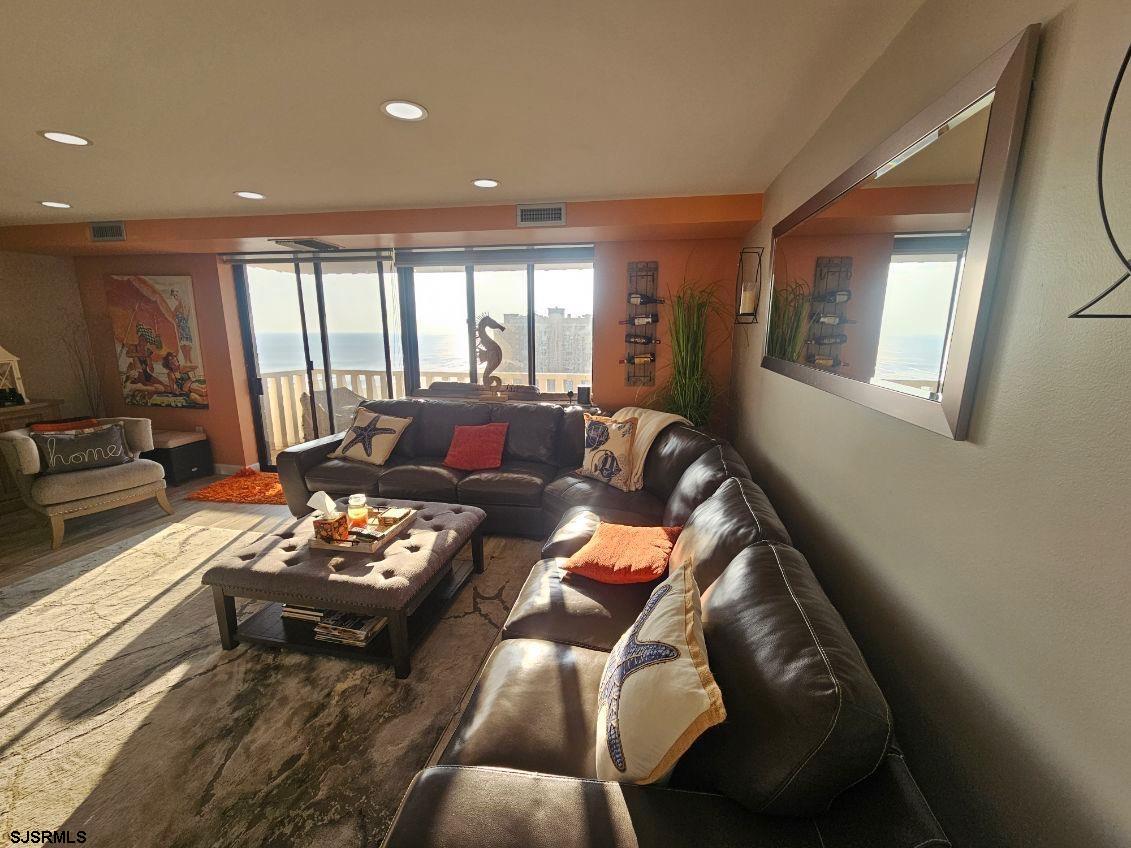 Atlantic City, New Jersey 08401, United States, 1 Bedroom Bedrooms, ,1 BathroomBathrooms,Residential,Active,252651