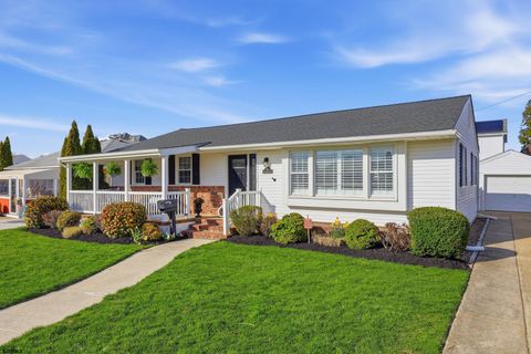 11 E Gilmar Cir Margate NJ 08402