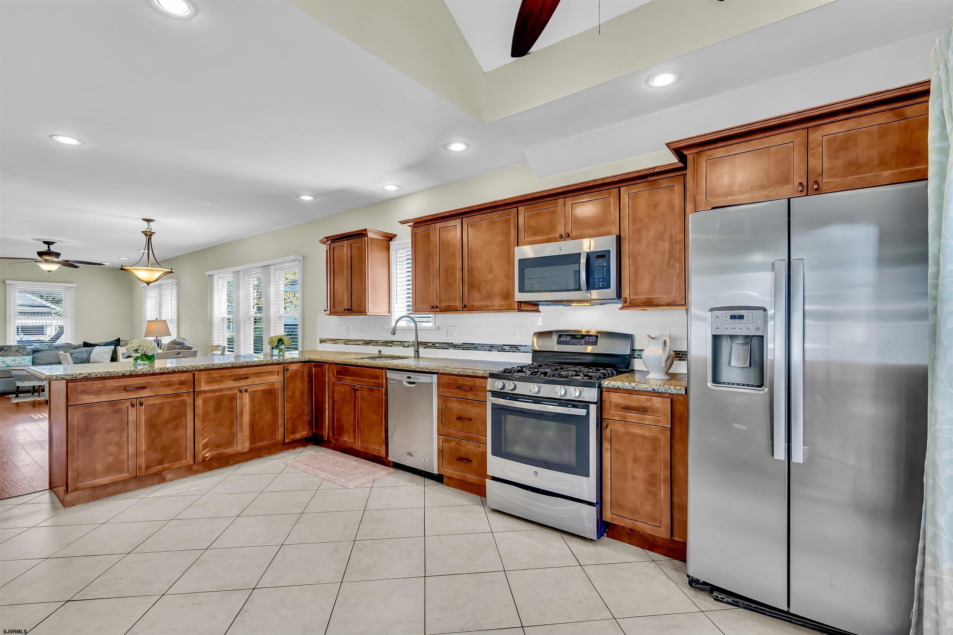 Northfield, New Jersey 08205, United States, 3 Bedrooms Bedrooms, ,2 BathroomsBathrooms,Residential,Pending,38618