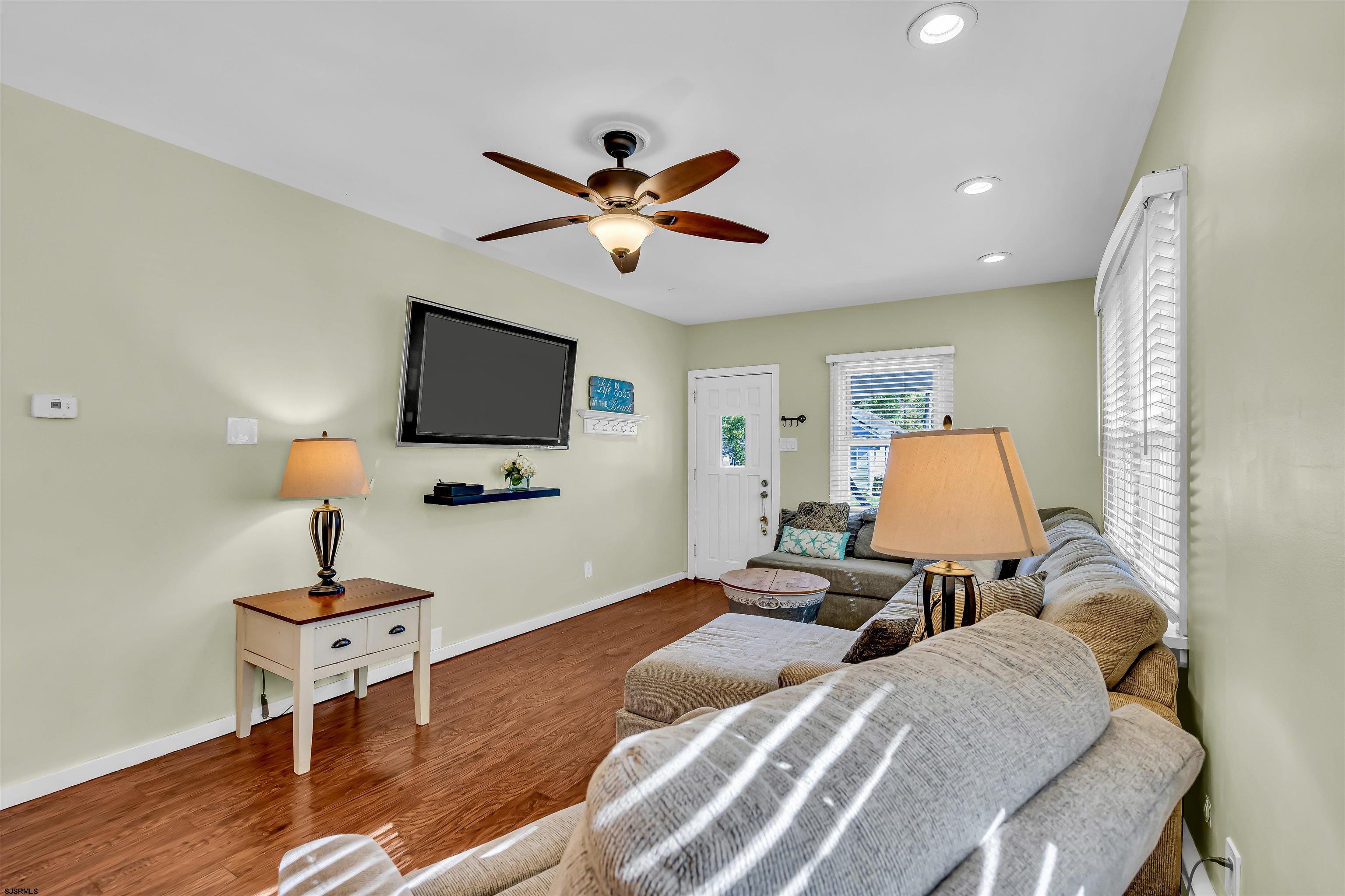 Northfield, New Jersey 08205, United States, 3 Bedrooms Bedrooms, ,2 BathroomsBathrooms,Residential,Pending,38618