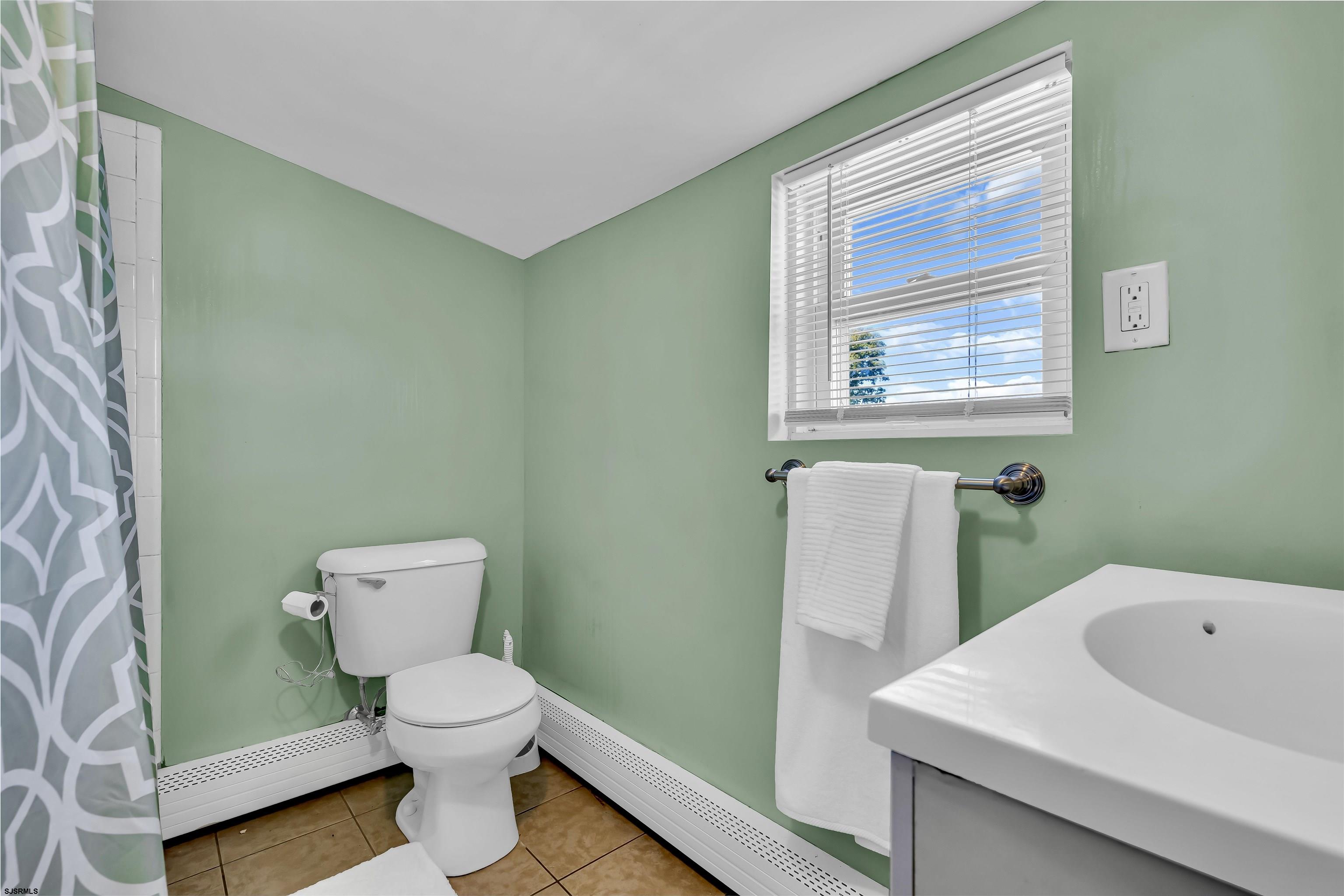 Northfield, New Jersey 08205, United States, 3 Bedrooms Bedrooms, ,2 BathroomsBathrooms,Residential,Pending,38618