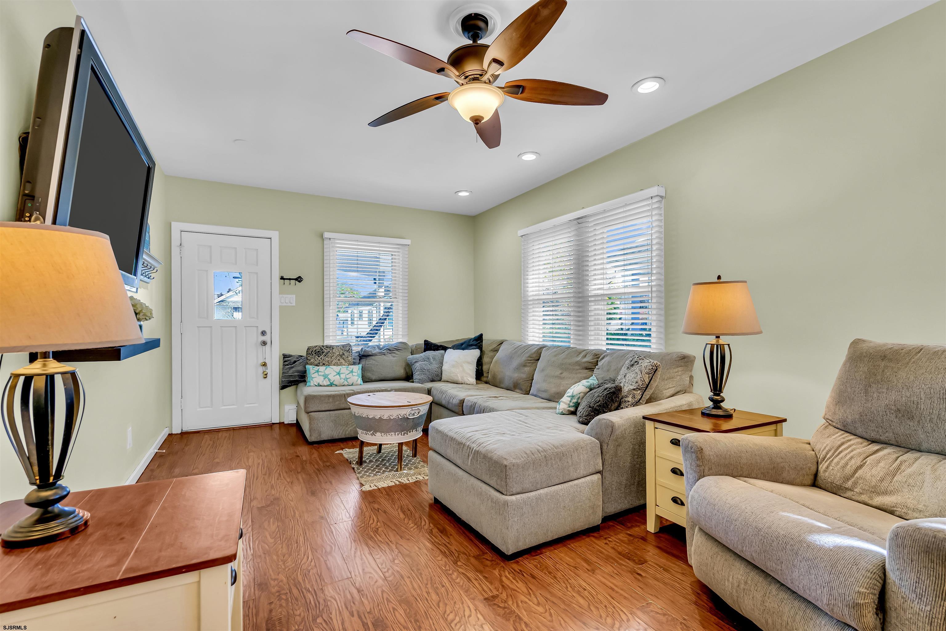 Northfield, New Jersey 08205, United States, 3 Bedrooms Bedrooms, ,2 BathroomsBathrooms,Residential,Pending,38618