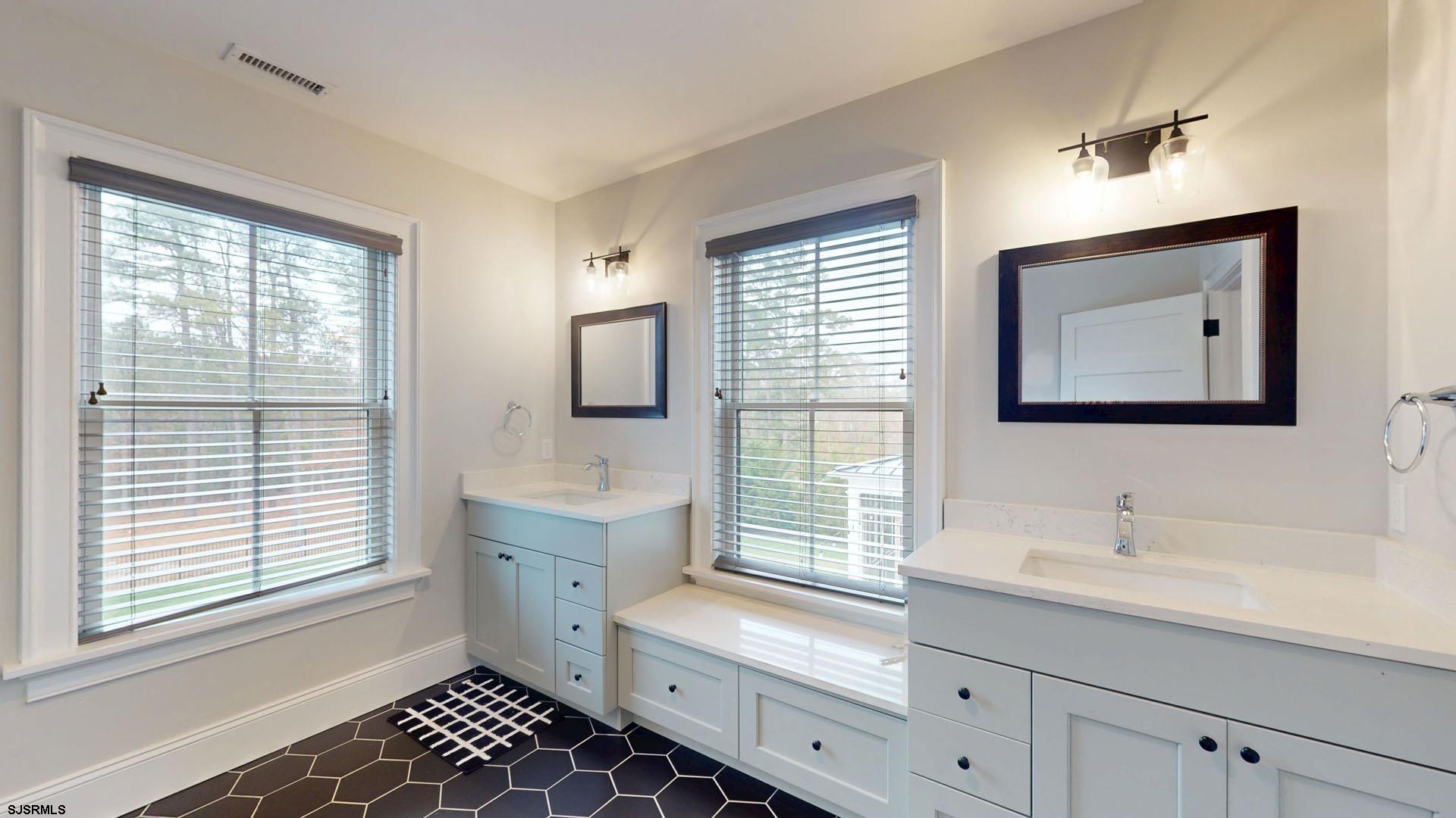 Ocean View, New Jersey 08230, United States, 5 Bedrooms Bedrooms, ,5 BathroomsBathrooms,Residential,Active,94922