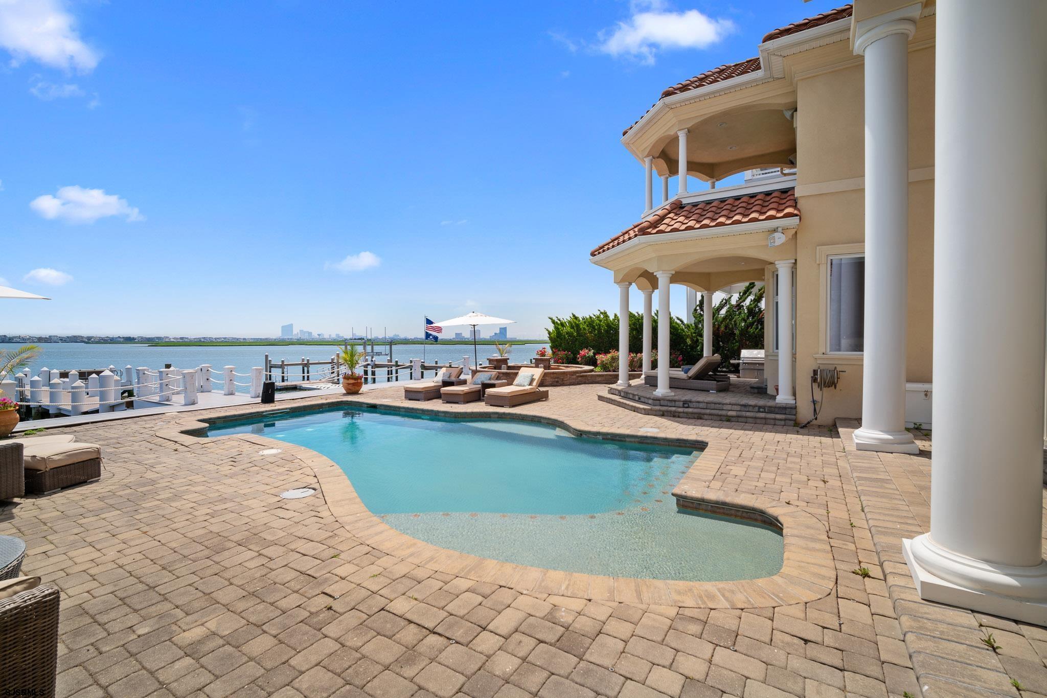 554 W Shore Dr
