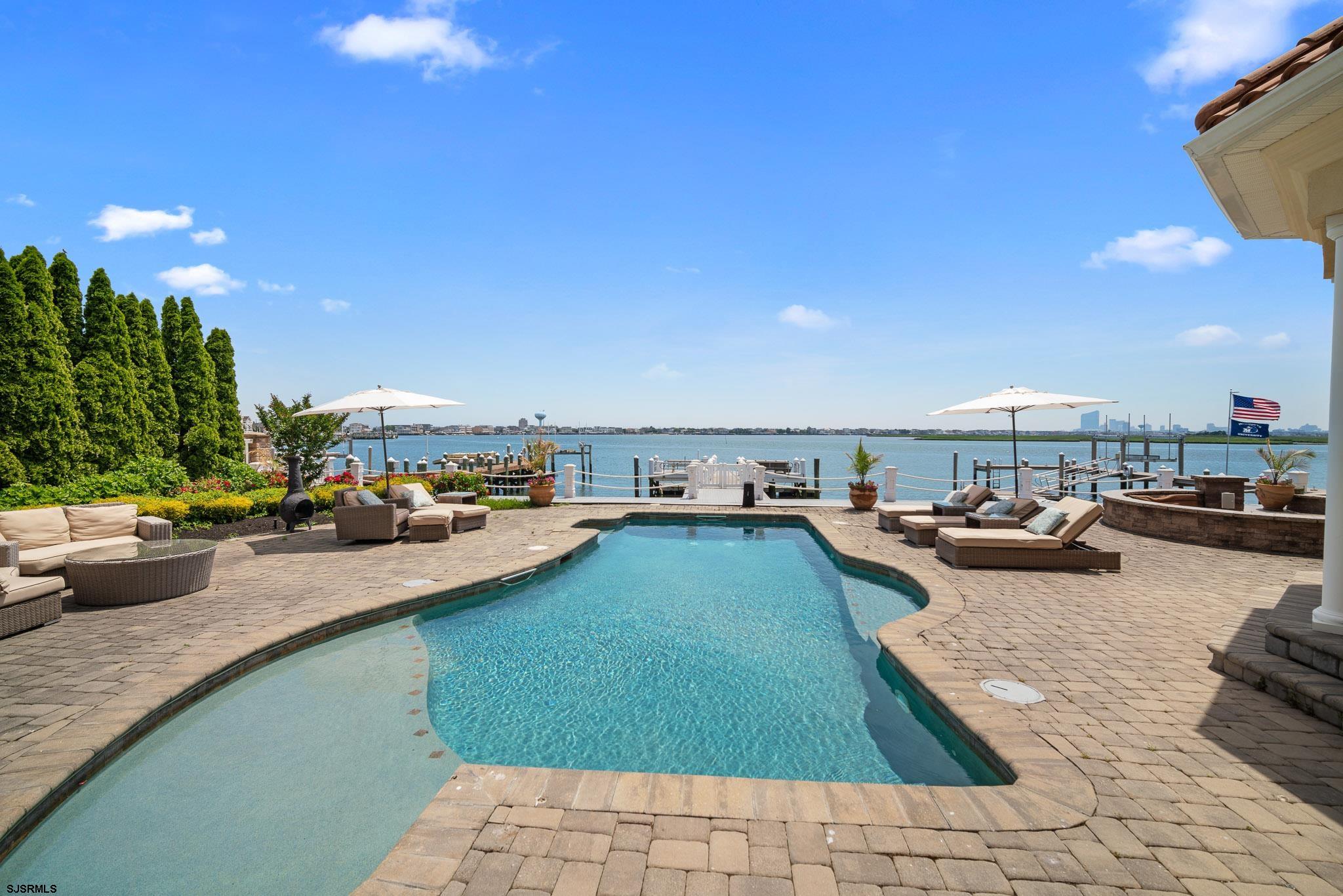 554 W Shore Dr