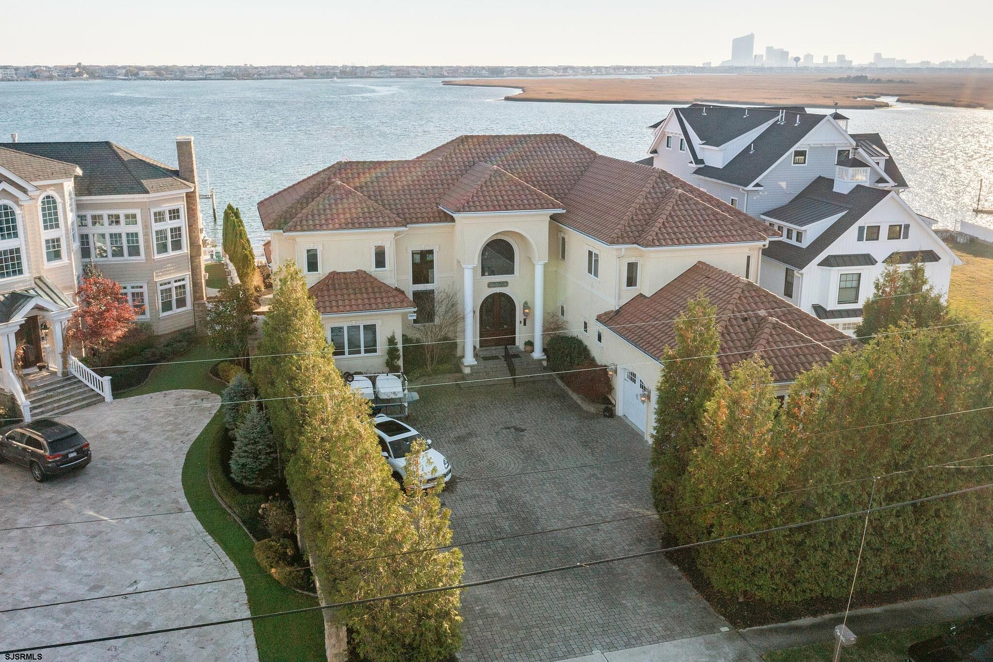 554 W Shore Dr