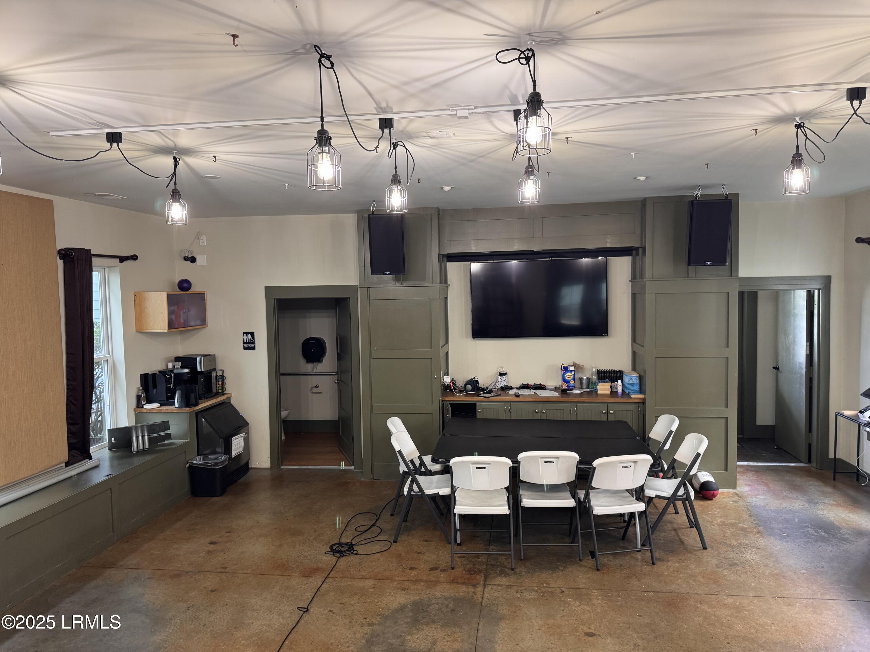 14 Palmetto Way A & B