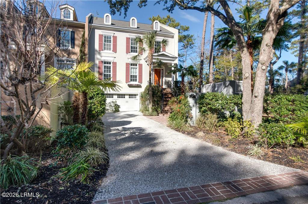 64 Crosstree Drive N