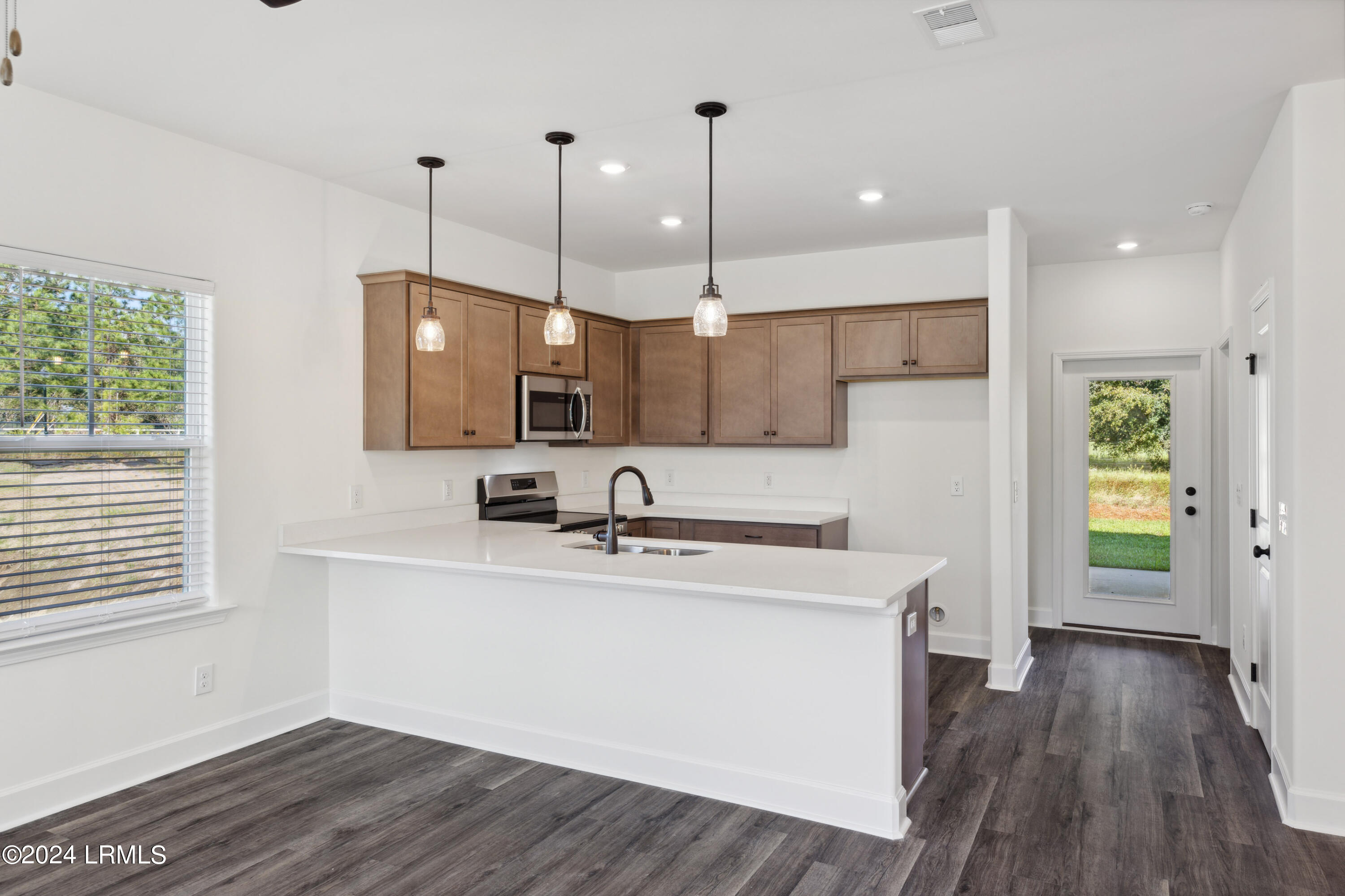 Ridgeland, South Carolina 29936, United States, 3 Bedrooms Bedrooms, ,3 BathroomsBathrooms,Residential,Pending,38540