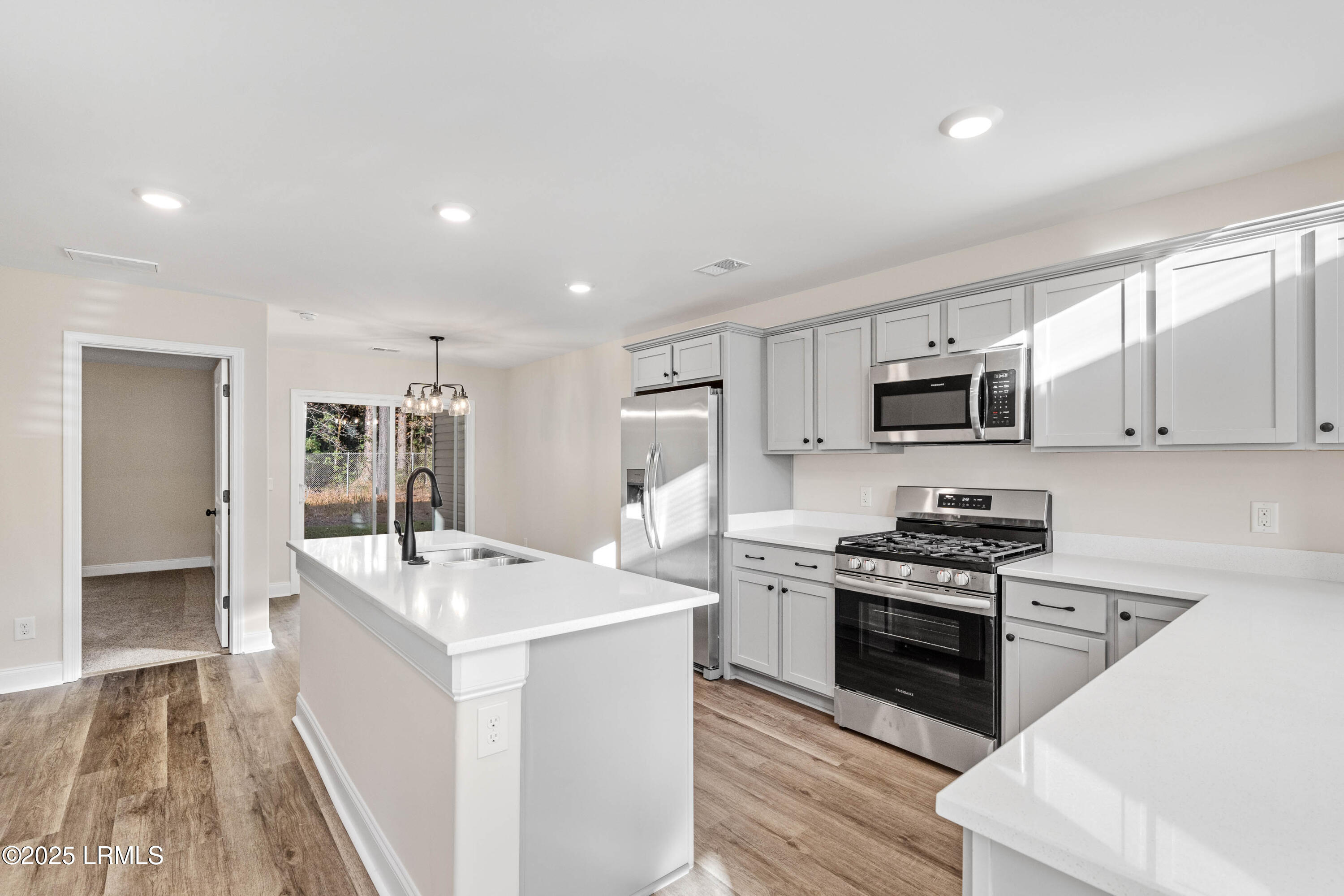 Hardeeville, South Carolina 29927, United States, 3 Bedrooms Bedrooms, ,3 BathroomsBathrooms,Residential,Active,77102