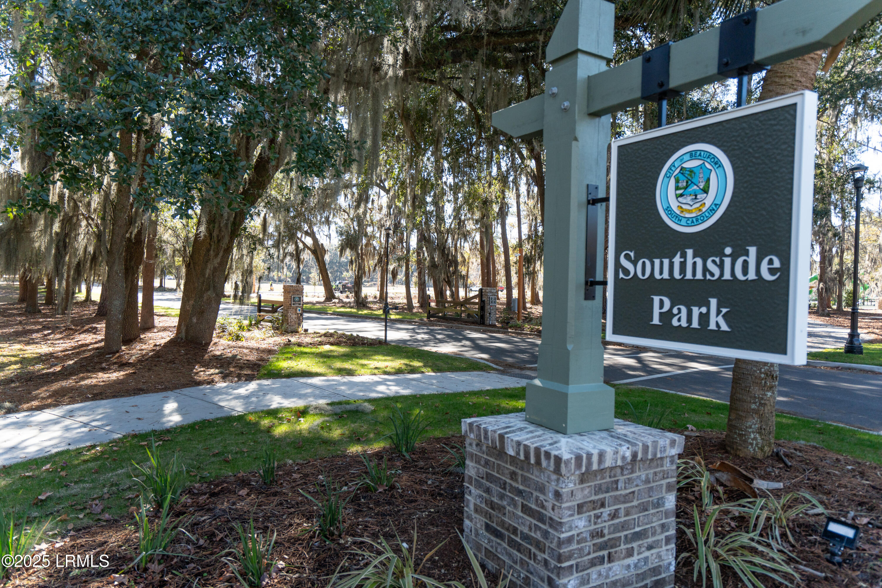 Beaufort, South Carolina 29902, United States, 2 Bedrooms Bedrooms, ,2 BathroomsBathrooms,Residential,Pending,251306