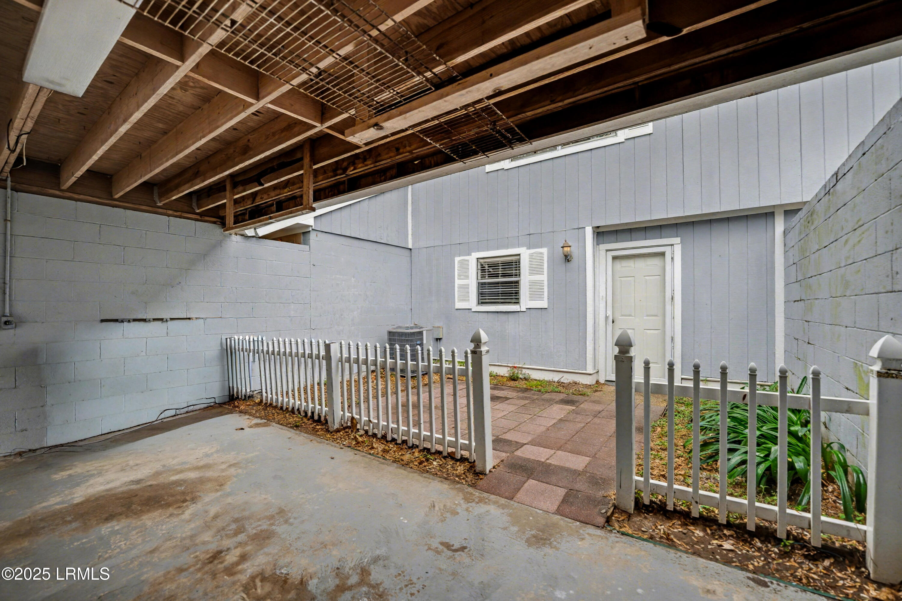 Beaufort, South Carolina 29902, United States, 2 Bedrooms Bedrooms, ,2 BathroomsBathrooms,Residential,Pending,251306