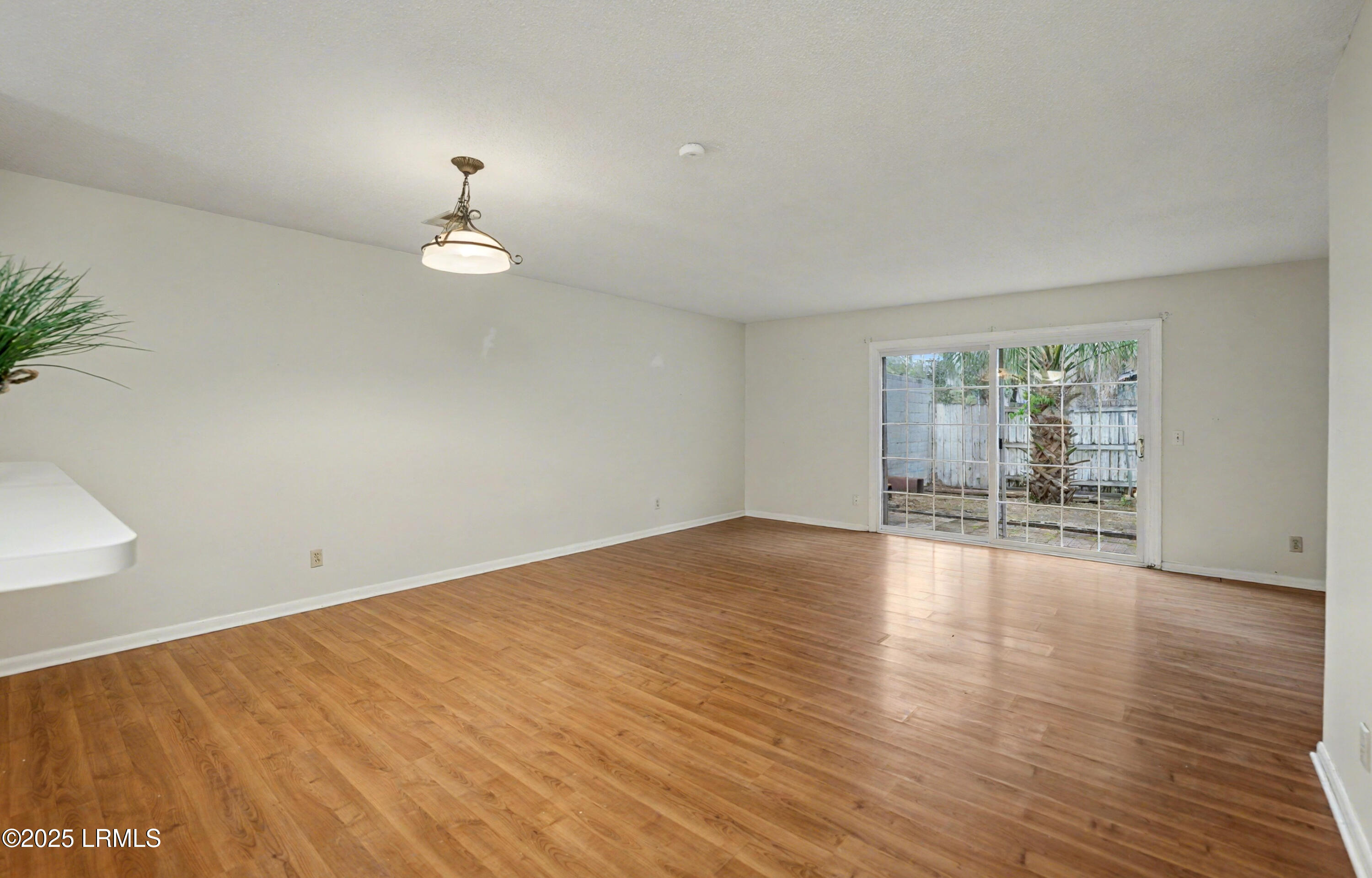 Beaufort, South Carolina 29902, United States, 2 Bedrooms Bedrooms, ,2 BathroomsBathrooms,Residential,Pending,251306