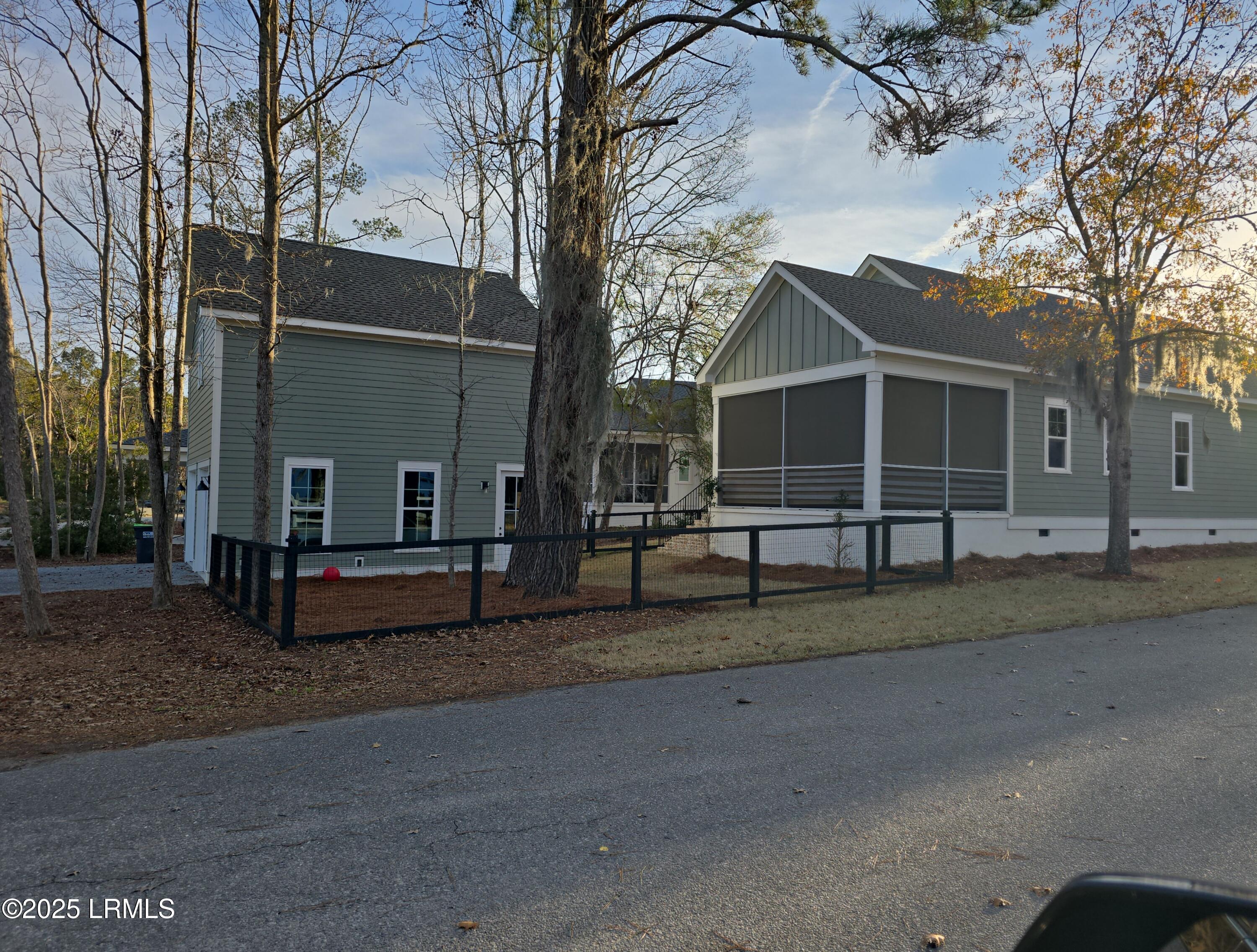 Beaufort, South Carolina 29907, United States, 4 Bedrooms Bedrooms, ,3 BathroomsBathrooms,Residential,Active,19438