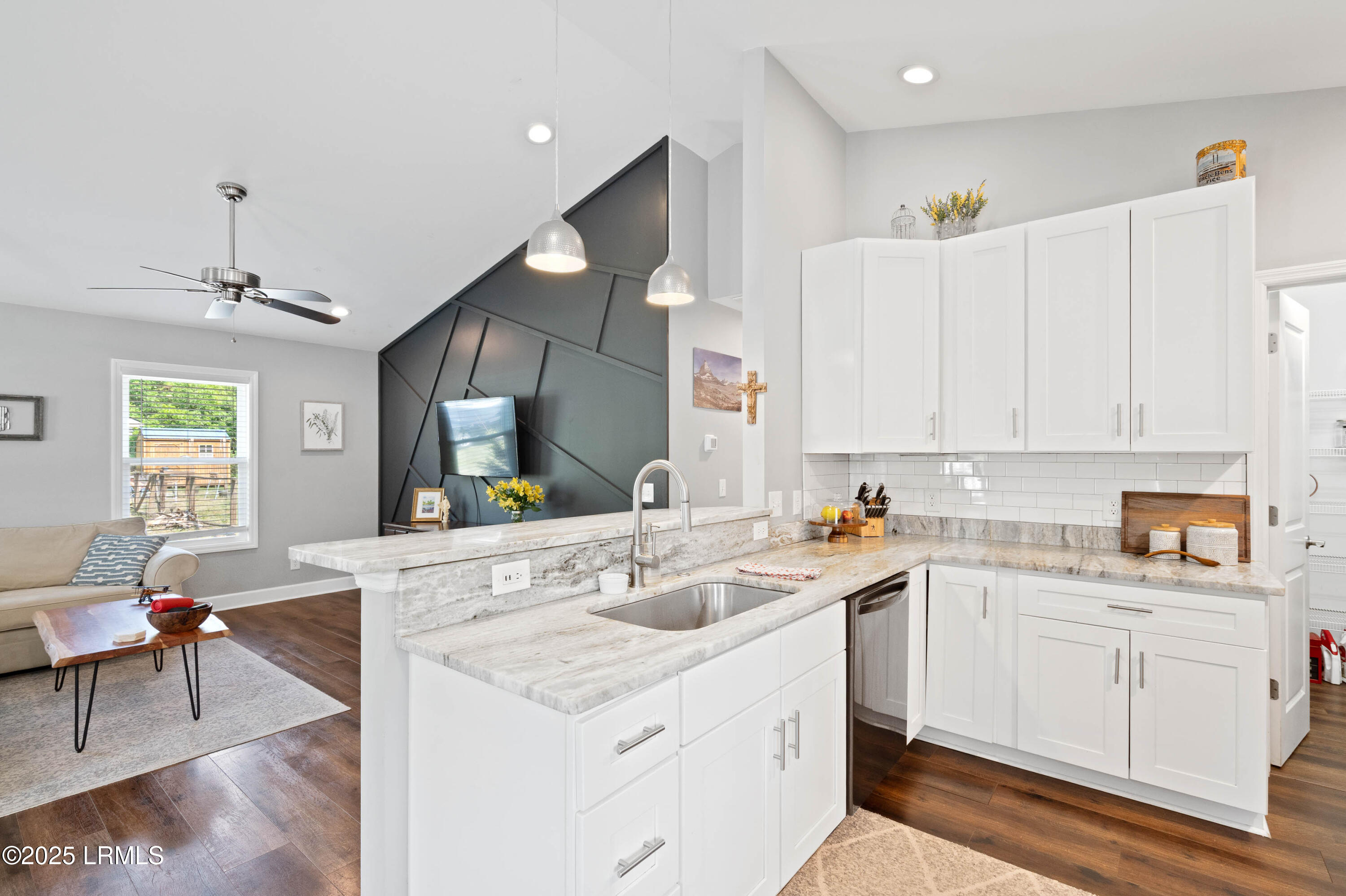 Beaufort, South Carolina 29907, United States, 3 Bedrooms Bedrooms, ,2 BathroomsBathrooms,Residential,Pending,116367