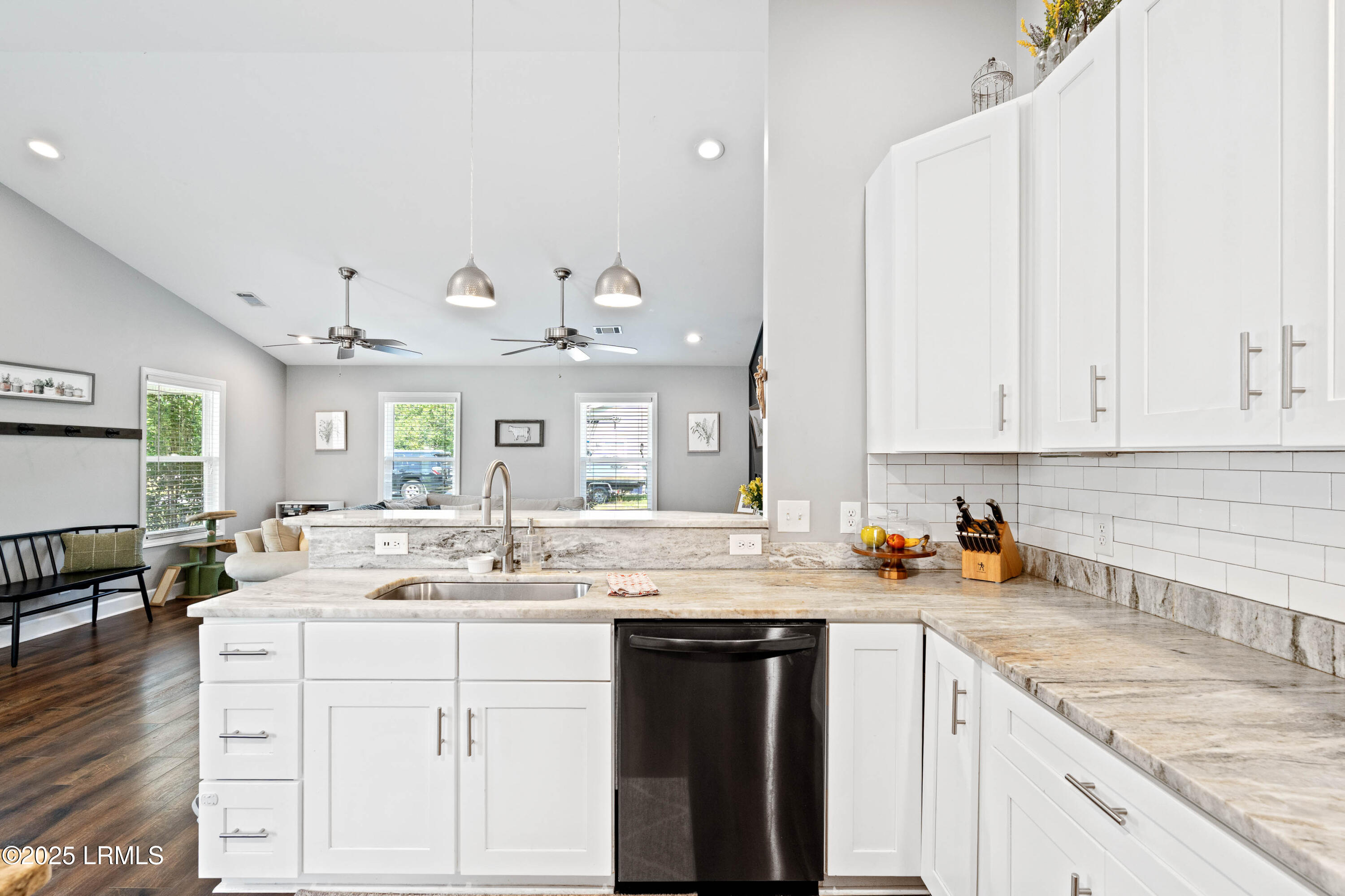 Beaufort, South Carolina 29907, United States, 3 Bedrooms Bedrooms, ,2 BathroomsBathrooms,Residential,Pending,116367