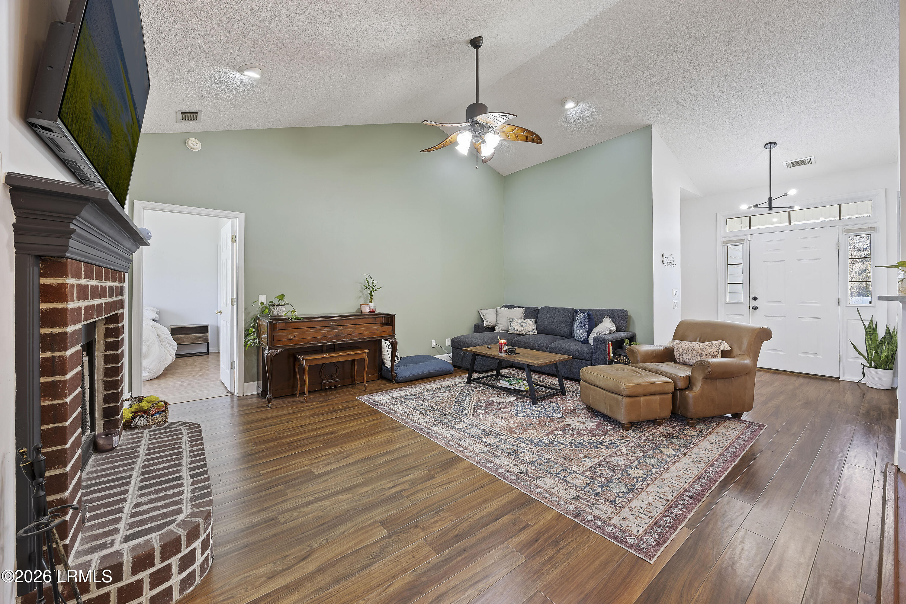 8 Parrot Creek Drive