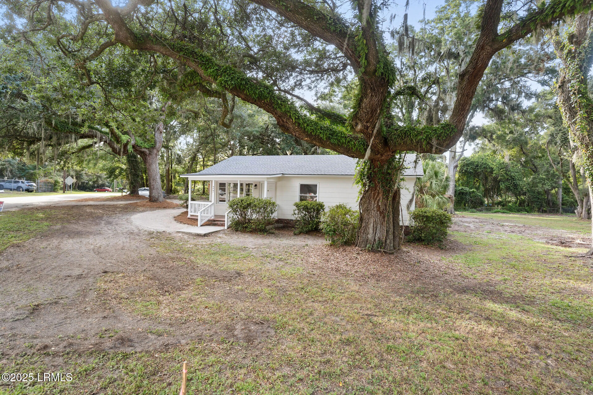 27 Miller Drive W