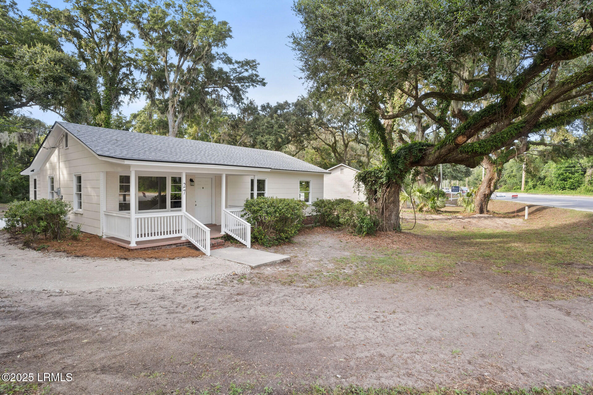27 Miller Drive W