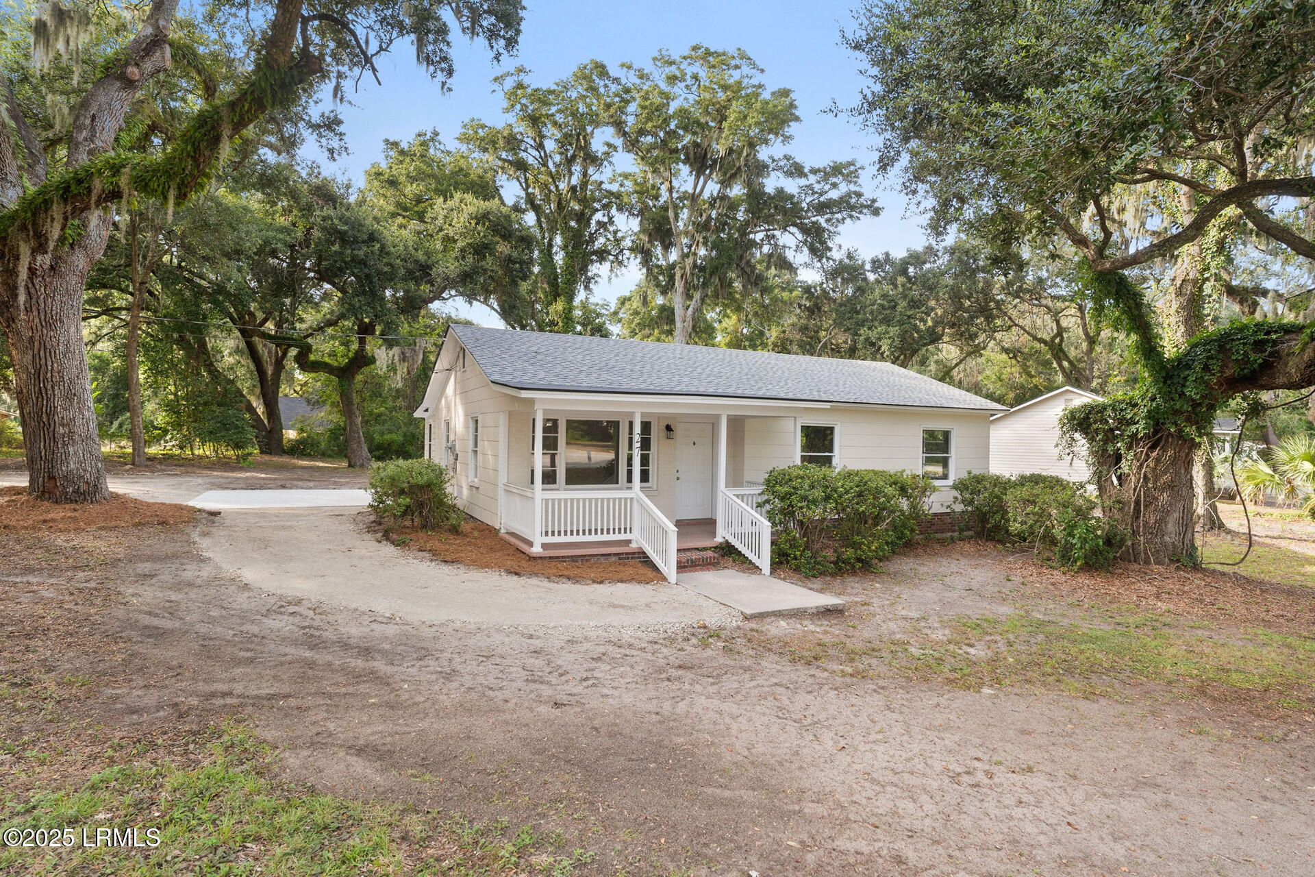 27 Miller Drive W