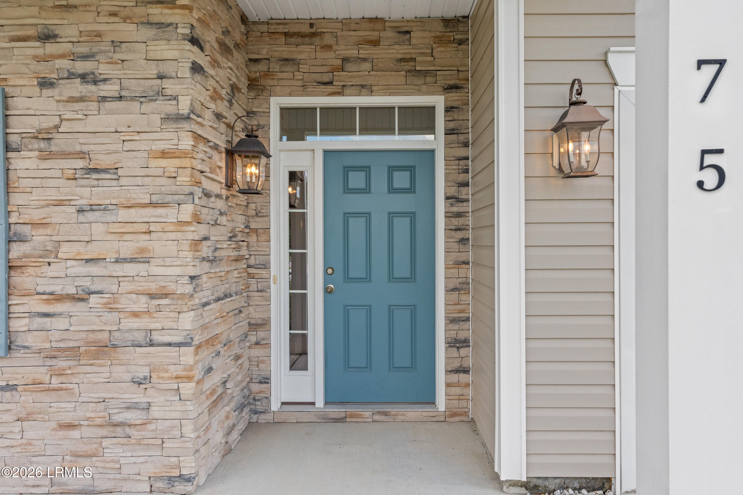 75 Freemans Loop