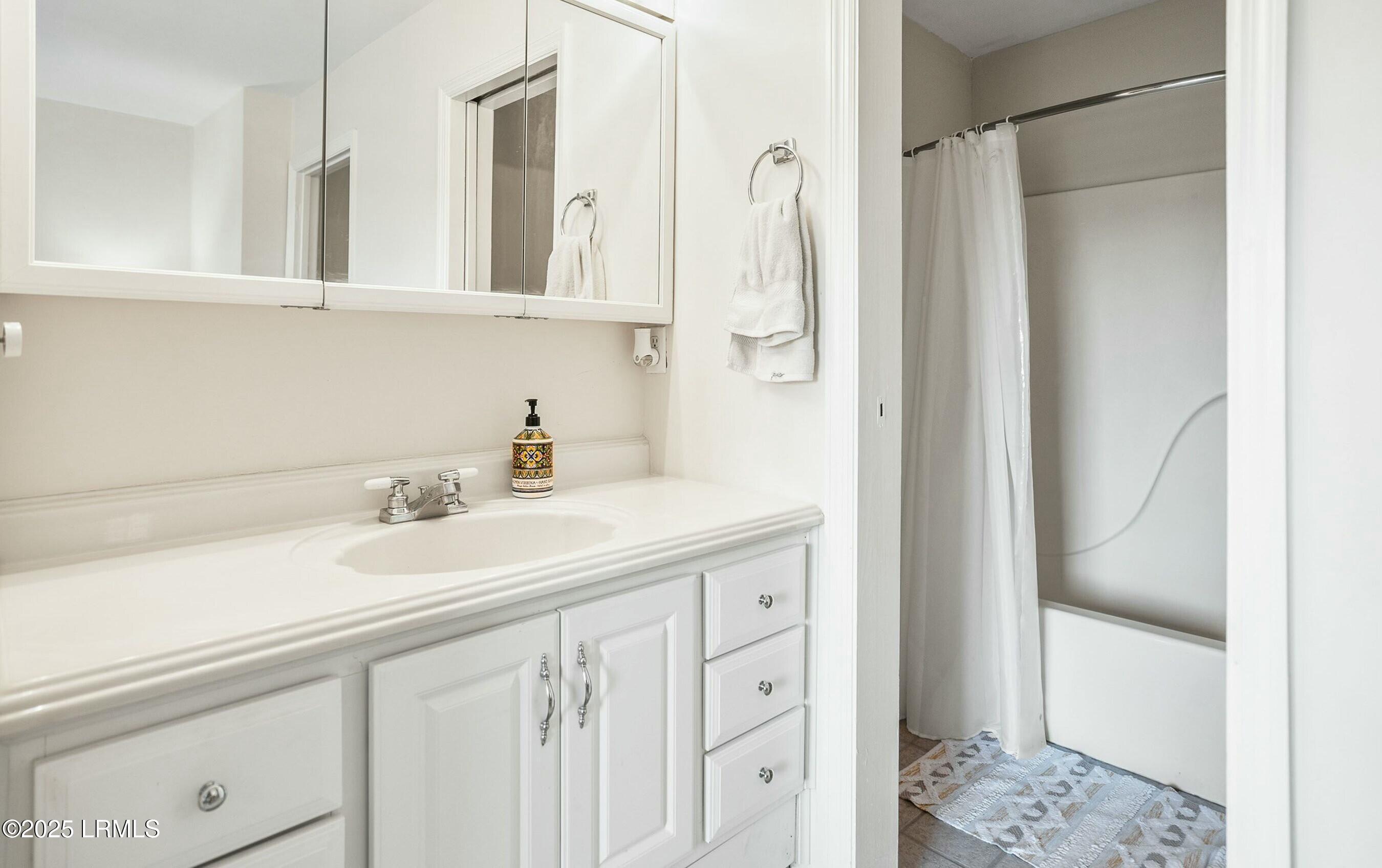 Harbor Island, South Carolina 29920, United States, 2 Bedrooms Bedrooms, ,3 BathroomsBathrooms,Residential,Active,8071