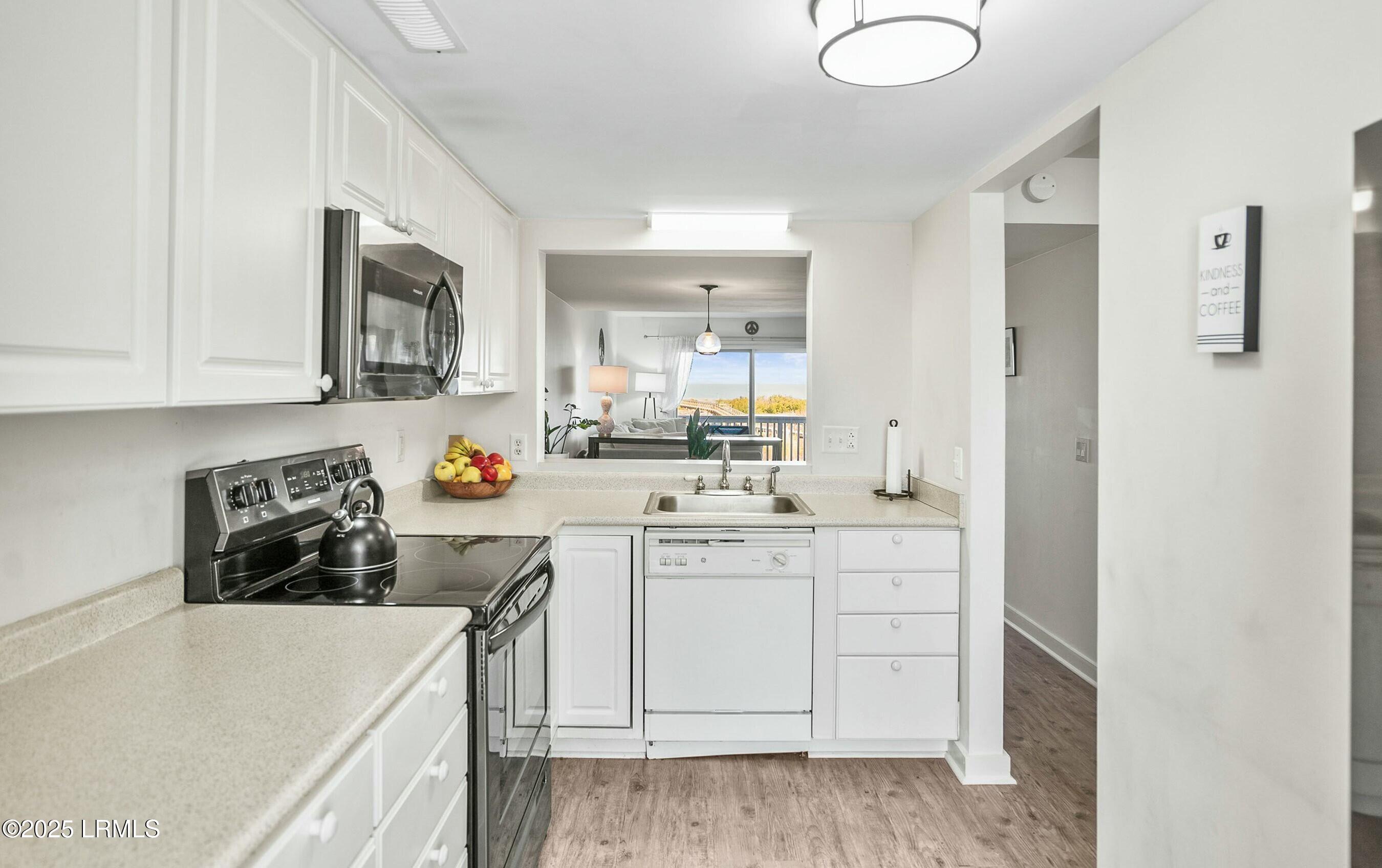 Harbor Island, South Carolina 29920, United States, 2 Bedrooms Bedrooms, ,3 BathroomsBathrooms,Residential,Active,8071