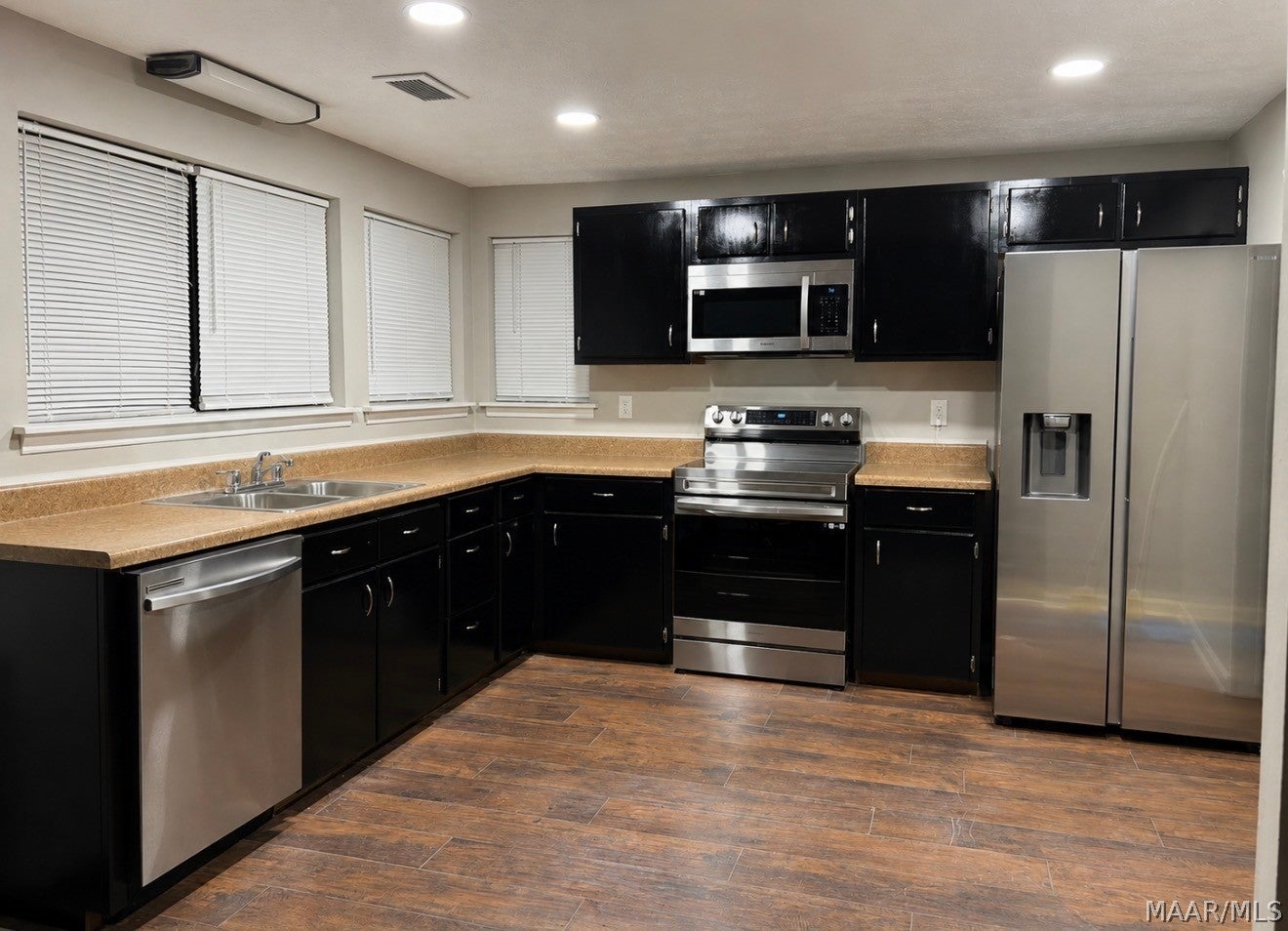 2916 Halifax Court - Photo 4