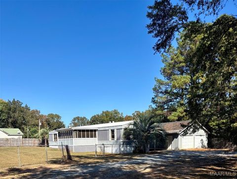 Photo of 1315 Dozier Road, Wetumpka, AL 36093 (MLS # 580842)