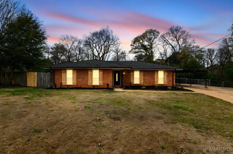 Photo of 111 W Teri Court, Prattville, AL 36066 (MLS # 582430)